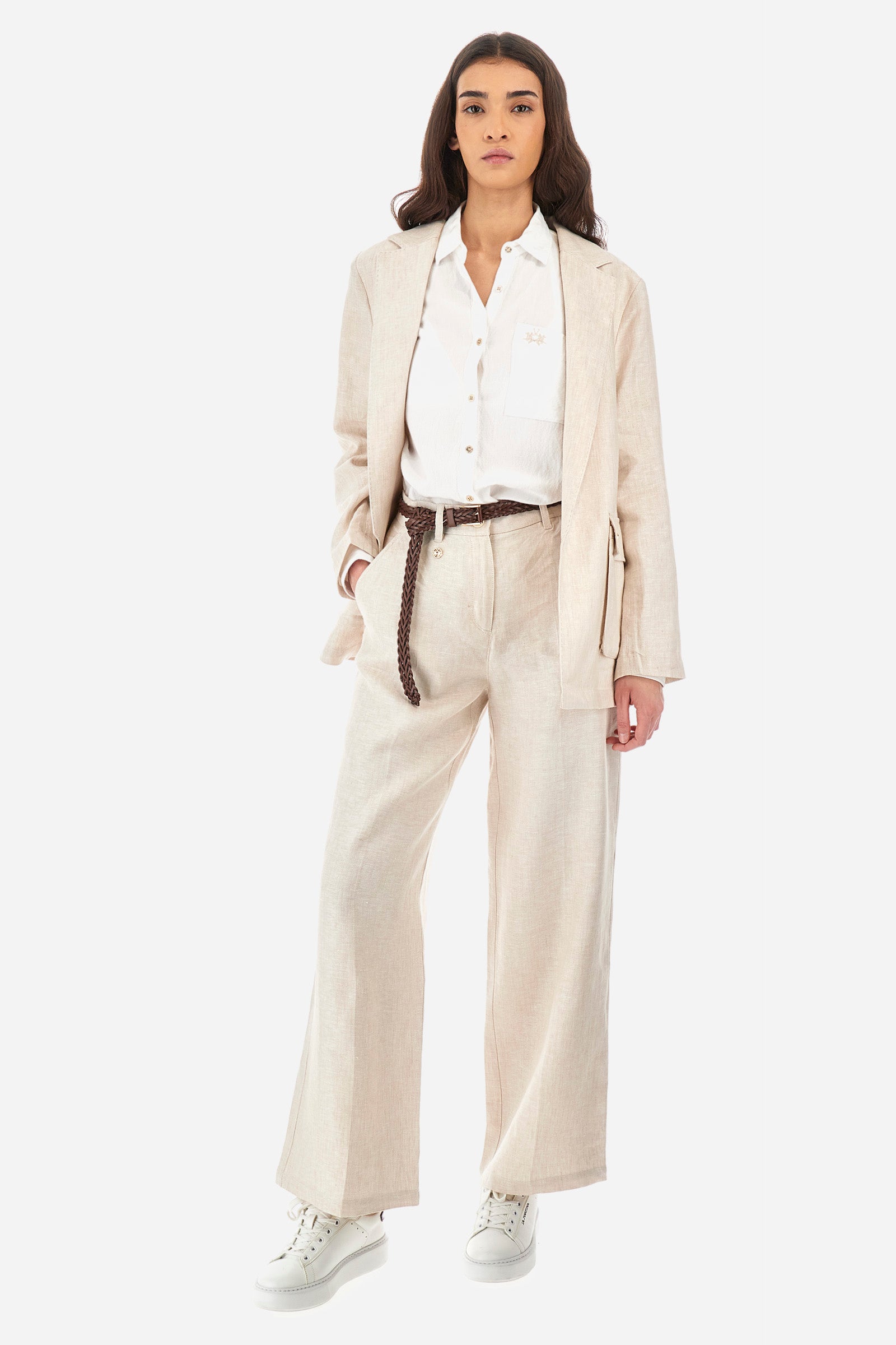Single-colour women's palazzo trousers, made of 100% linen. With belt loops, zip and button fastening. There are two open pockets on the front and two open back pockets. The logo is present on a metal plate sewn on the front. The fit is regular. The model wears a size 28. - Tidal Foam