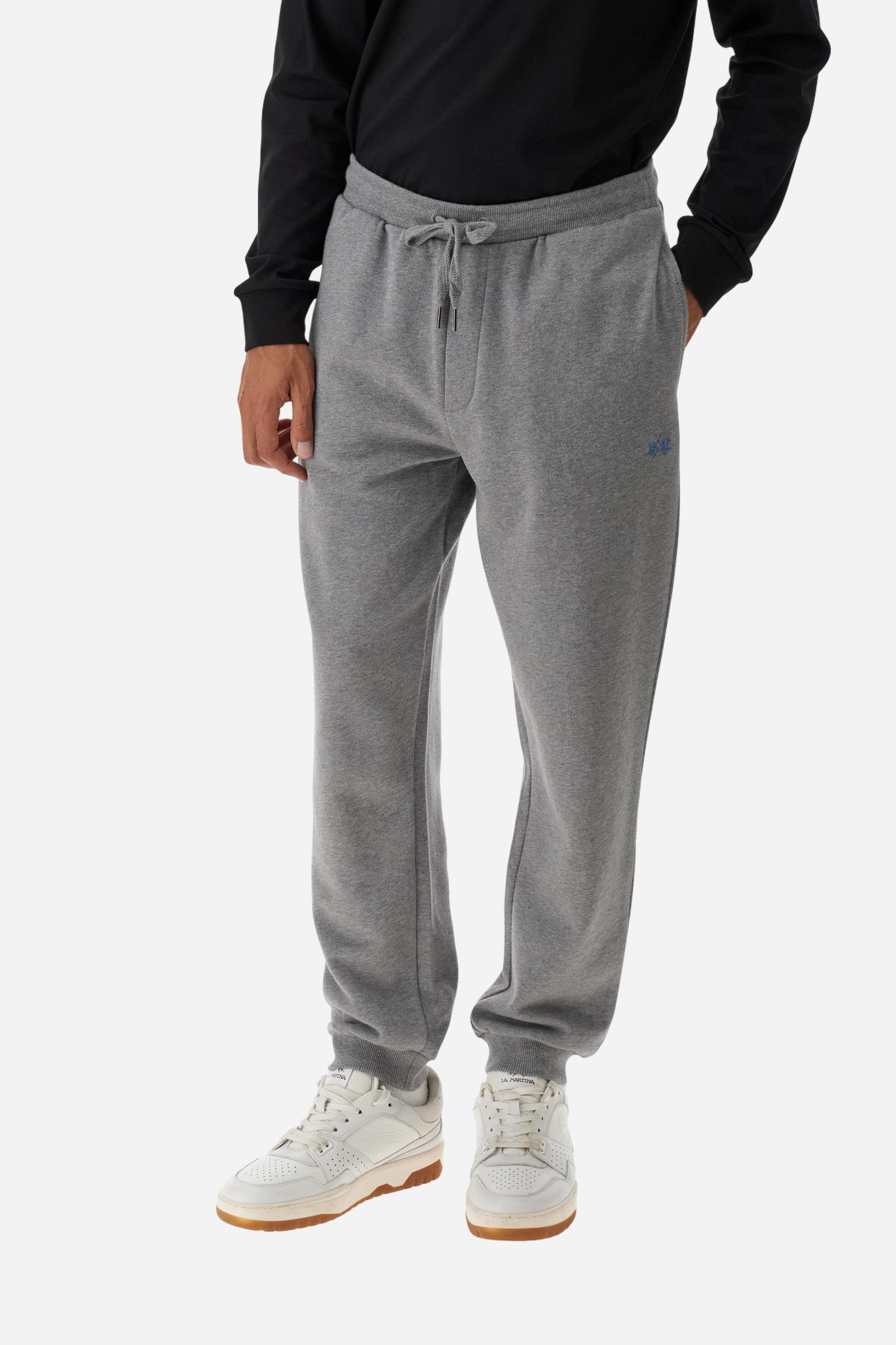 Men’s jogging pants in soft, warm-feel cotton. An essential sporty style with a regular fit, drawstring waist and small contrasting logo on the front. - Medium Heather Grey