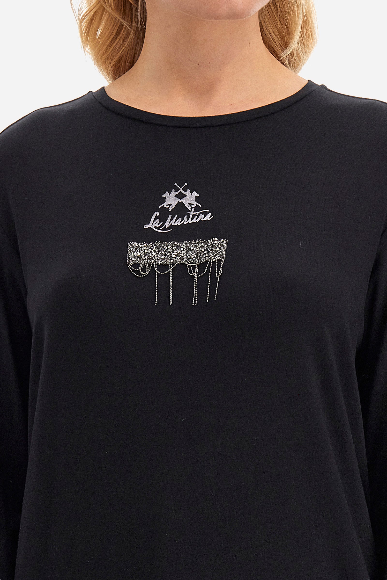 This long-sleeved women's T-shirt is made of stretch viscose for optimal comfort. The regular fit is perfect for any occasion. It features a basic solid colour suitable for any outfit. The crew-neck is enriched with a logo and a jewel detail for a touch of elegance. A versatile and quality garment for every woman's wardrobe. The model is 174 cm tall and wears a size 2. - Black