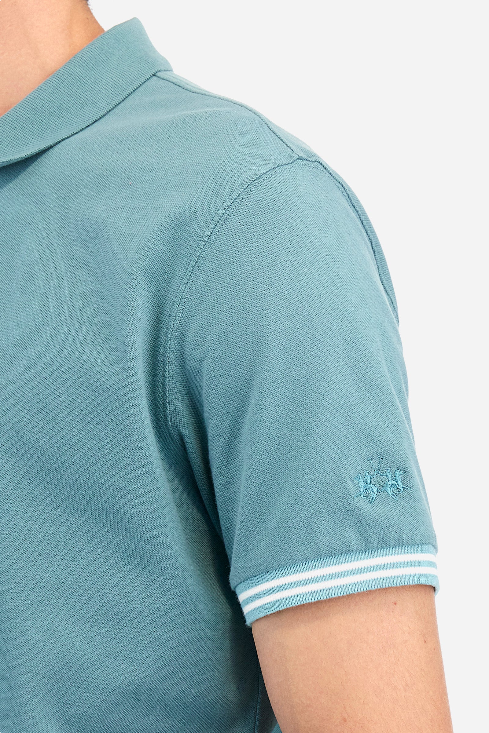 Men's short-sleeved polo shirt in plain stretch cotton. Two-button fastening. The logo is embroidered on one of the sleeves. Regular fit. The model is wearing a size L. - Arctic