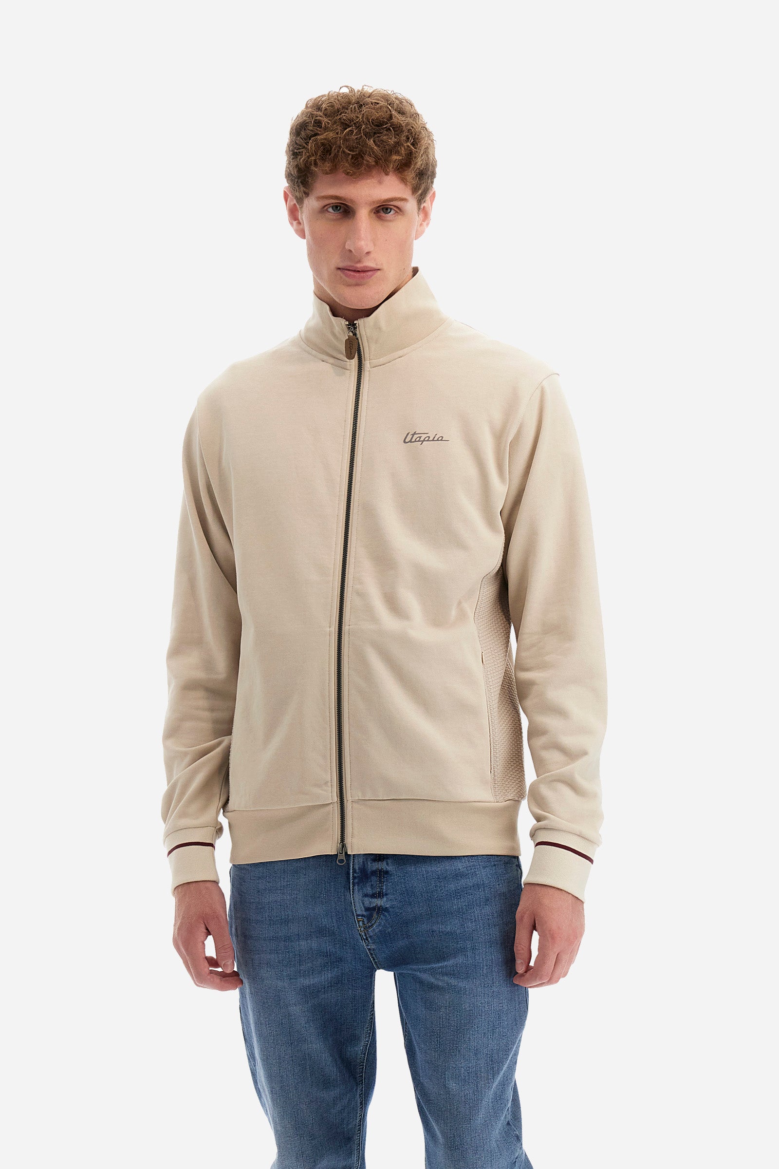 Single-colour long-sleeved men's sweatshirt with full zip fastening from the line in collaboration with Pagani. Made of 100% cotton. Mock neck, ribbed waistband and cuffs. Double back pocket. On the sides the garment has a different texture from the main part. There is lettering on the front, while a plate featuring the La Martina logo and the Pagani logo is sewn on the back. The fit is regular. The model wears a size L. - Rainy Day