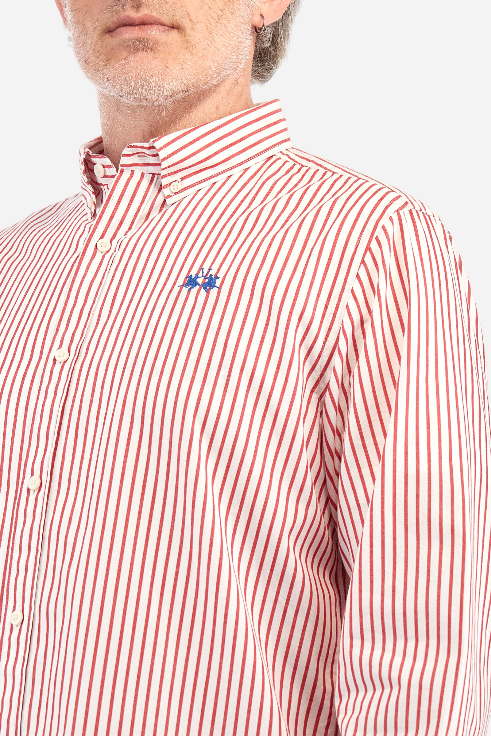 Men's two-tone striped long-sleeved shirt made from cotton poplin. Featuring a button-down collar and woven labels at the bottom of the opening. The logo is embroidered on the chest, over the heart, in contrasting thread. Regular fit. The model is wearing a size L. - Optic White/Poppy re