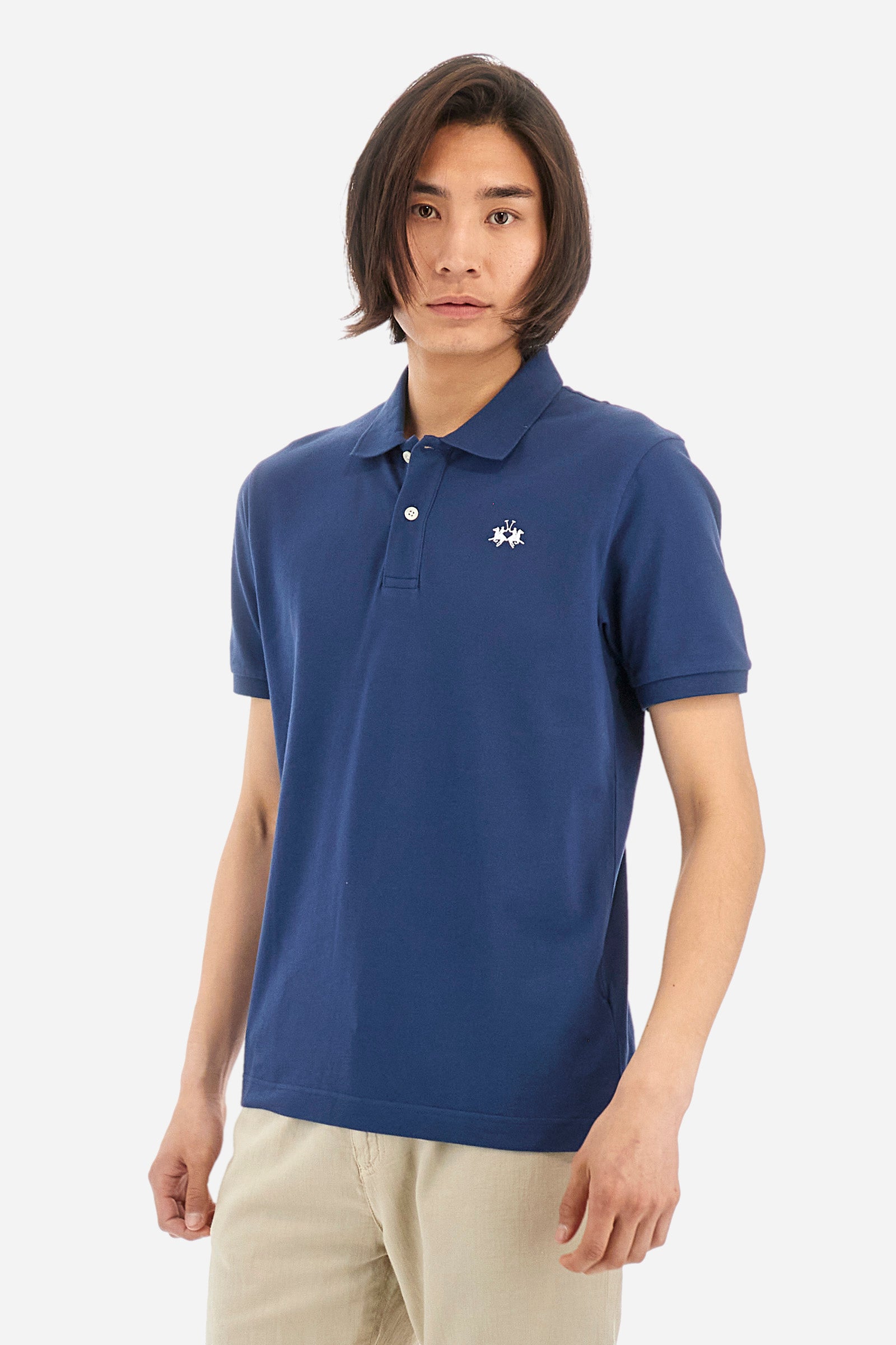 Men's plain-coloured, short-sleeved, regular-fit cotton polo shirt. Contrasting La Martina logo sewn onto the chest. This versatile garment goes perfectly with a pair of jeans from the collection. - Ensign Blue