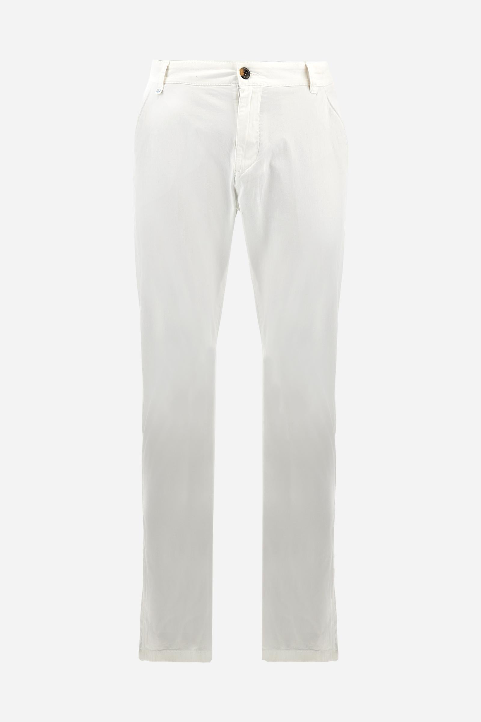 Single-colour men's chino trousers made of elasticated cotton twill. Zip fastening and faux horn button. Side slash pockets and folded waistband. On the back there are welt pockets with a flap and hidden button. The right front loop has a metal rivet with the flag of Argentina as an applied detail. Regular fit. The model is wearing a size 33. - Optic White