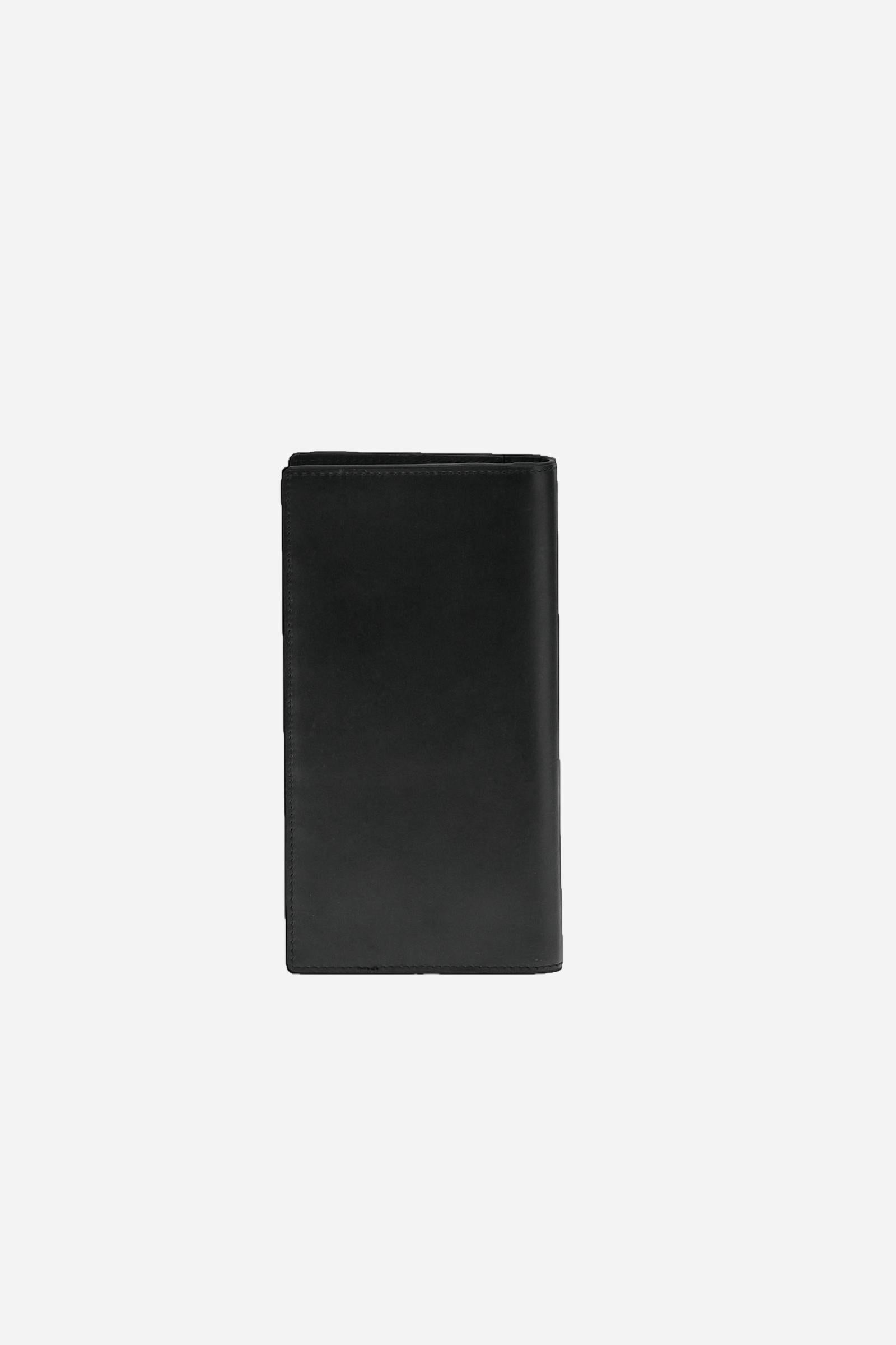 Vertical men’s wallet in calfskin leather. Slim and refined design with small metal logo on the front. - Black