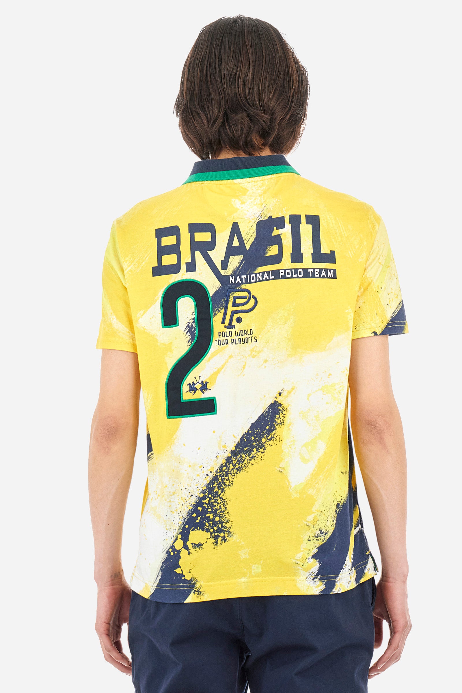 Men's multi-coloured short-sleeved polo shirt in 100% cotton. Crew-neck polo shirt with pointed collar featuring the representative colours of Brazil. On the chest there is a patch with the number 2 and a patch with a characteristic symbol of the nation. On the back we find the word "Brazil", the number two and other symbols. The logo is embroidered on both the front and back. The fit is regular. The model wears a size L. - SulphurSpring/OptWhi