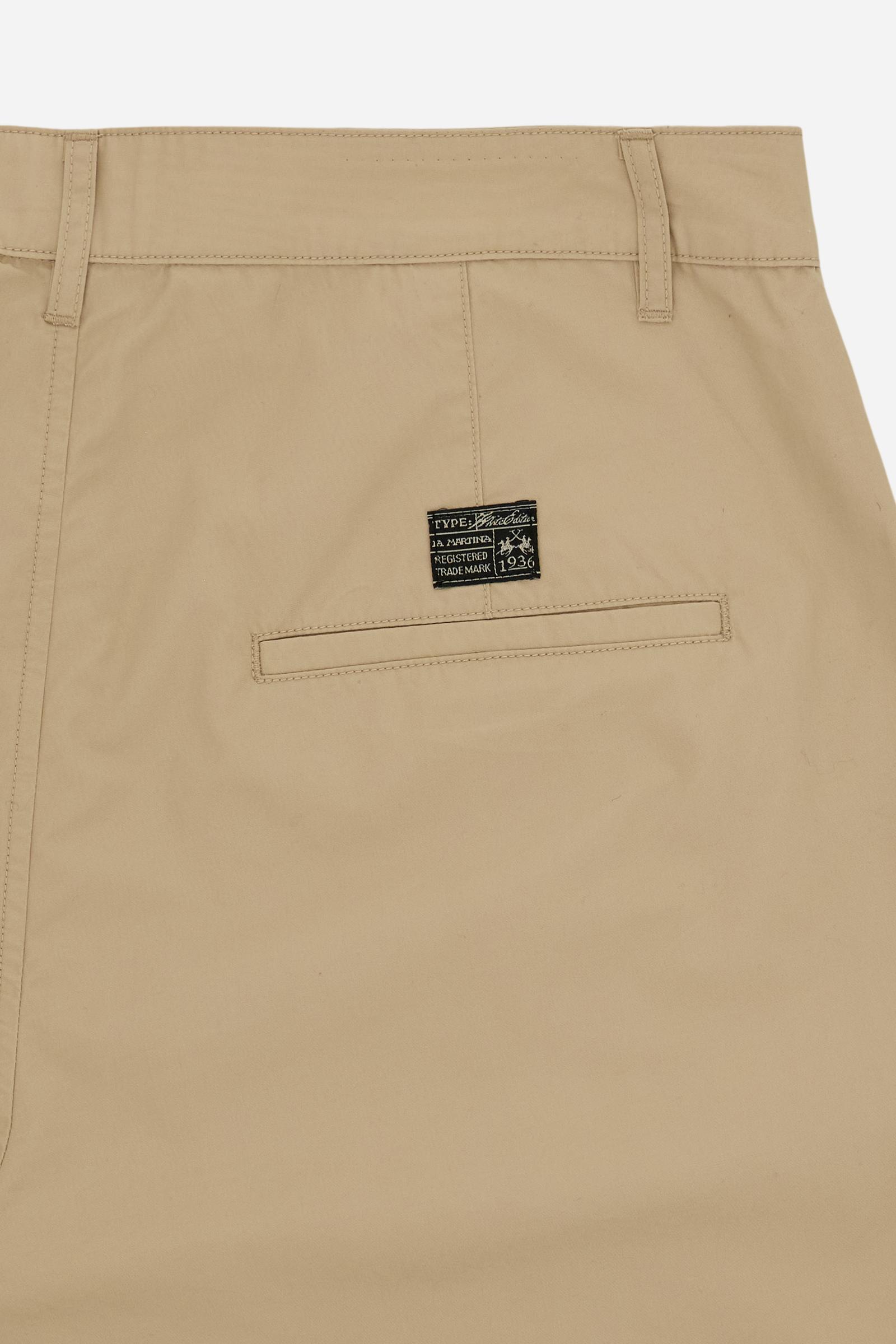 Men’s cotton poplin bermuda shorts with regular fit and knee length. American pockets and Black Edition label. - Humus