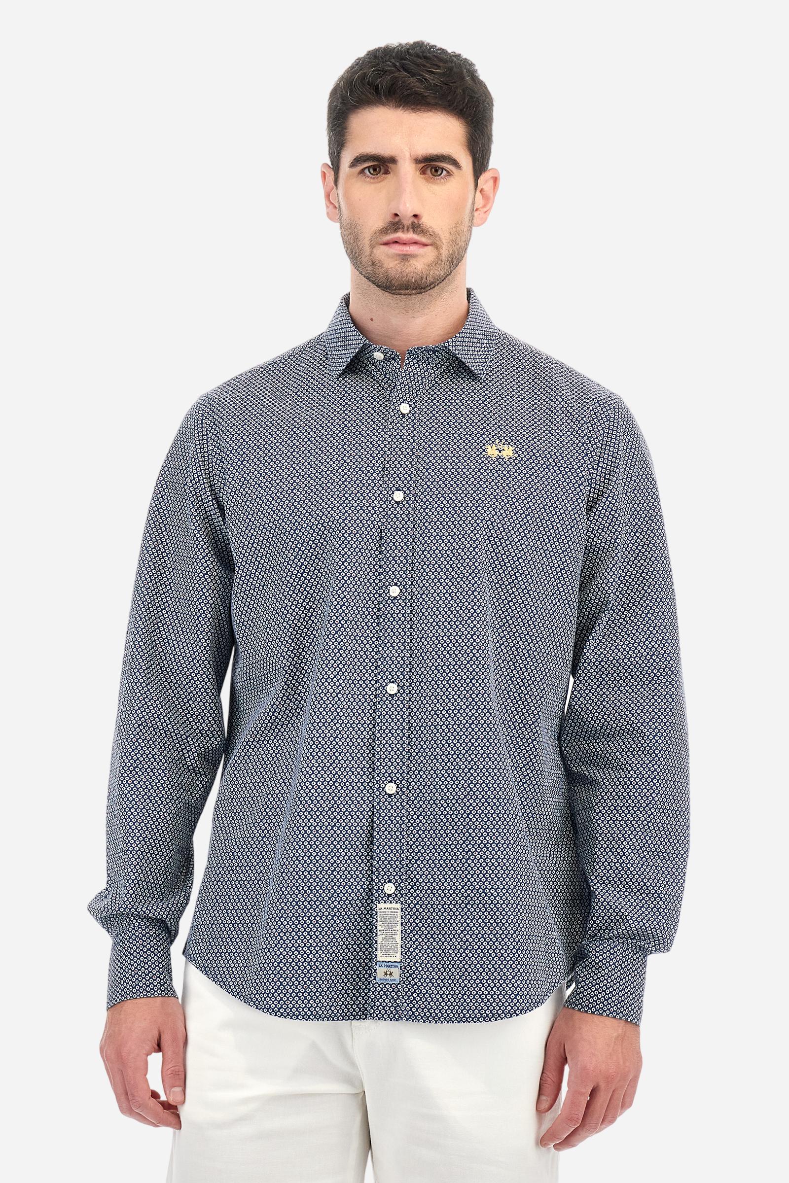 Men's long-sleeved shirt made from cotton poplin printed with a two-tone graphic design. It features a spread collar and the brand's classic woven labels at the bottom of the opening. The logo is embroidered in contrasting thread on the left side of the chest. Regular fit. The model is wearing a size L. - Navy/Optic White