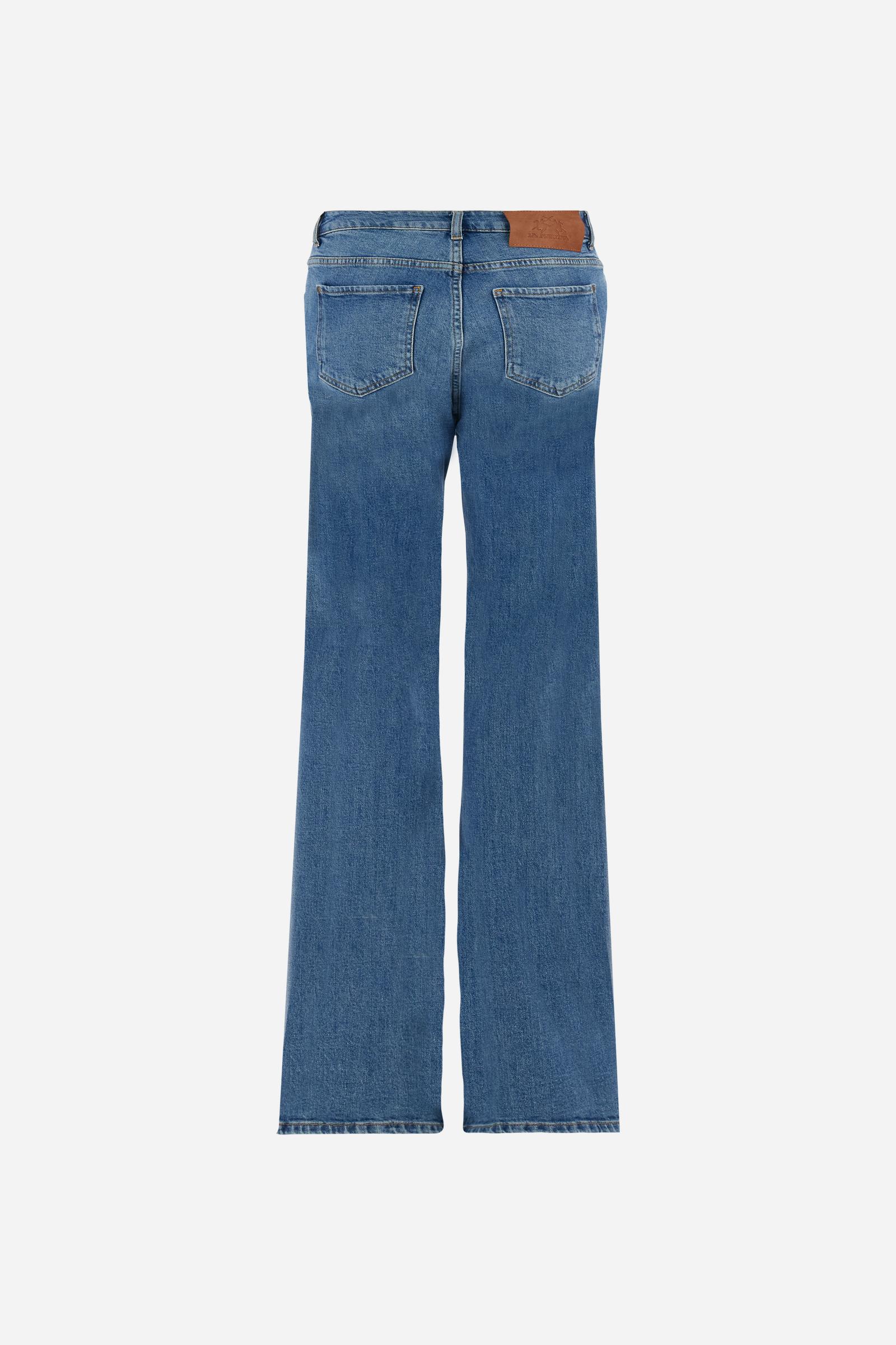 Women's stretch denim jeans. Classic 5-pocket style with regular fit and cigarette legs. The jacron label is applied to the back of the waistband, where the brand logo appears. The model is wearing a size 28. - Medium Indigo Denim
