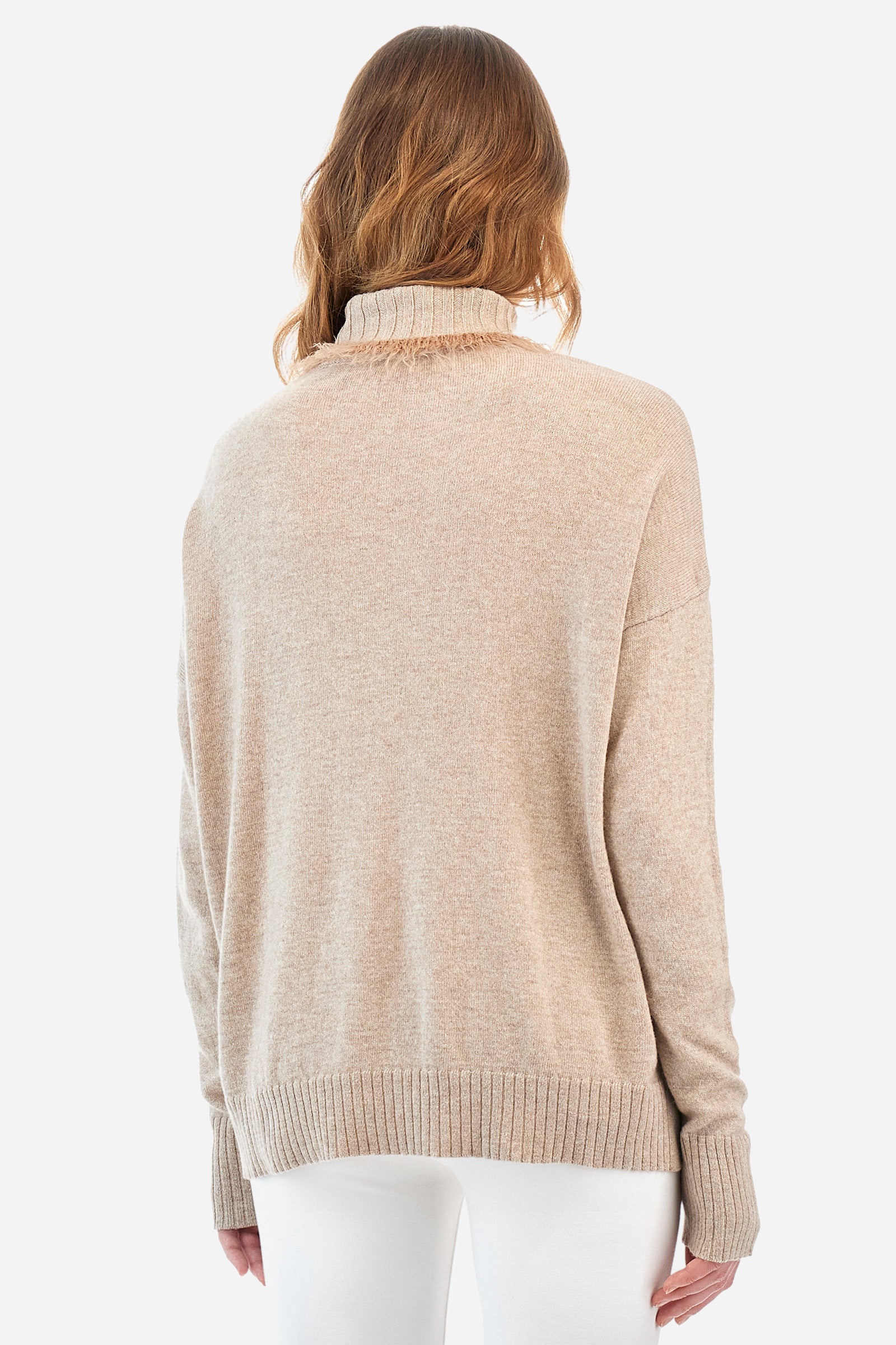 Women's long-sleeved plain high neck pullover, made from a wool blend. Ribbed collar, cuffs and hem. Appliquéd feathers on the collar. The logo appears on the metal plaque appliquéd on the front. Regular fit. The model is wearing a size 2. - Champagne Melange