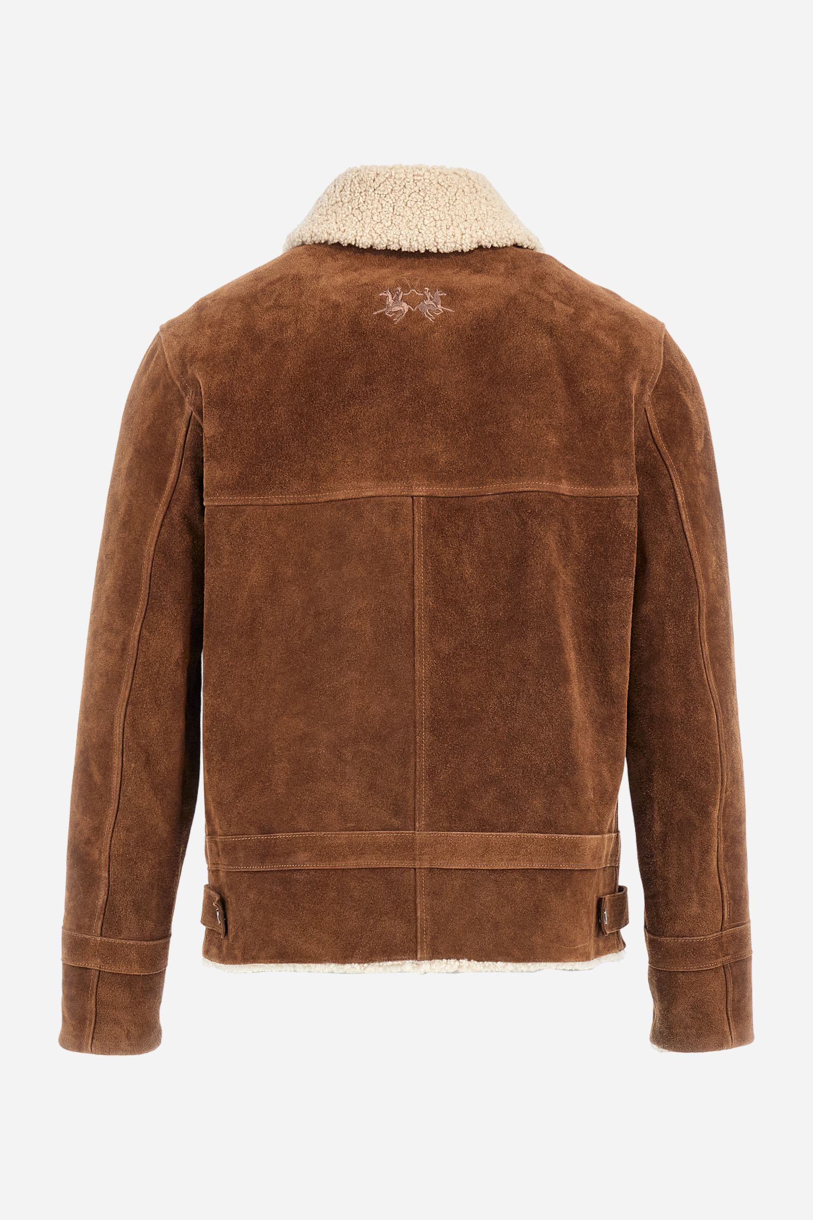 Men's winter jacket in suede with shearling details. Regular fit, applied cargo pockets and large embroidered back logo. - Sequoia