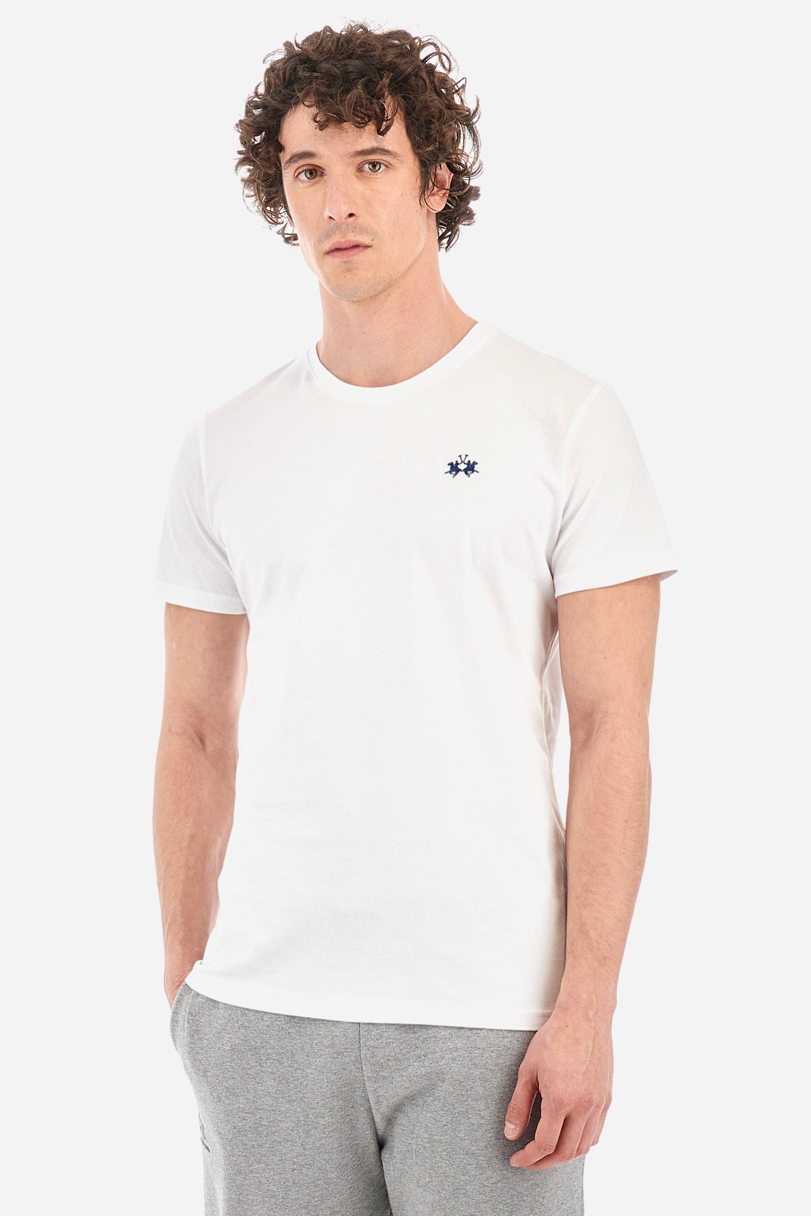 Men's short-sleeved crew-neck T-shirt in solid colour with embroidered logo in contrasting colour on the chest. Made of 100% cotton with a regular fit. It is perfect paired with Bermuda shorts or trousers for a casual and trendy look. Suitable for leisure time. The model is 187 cm tall and wears a size L. - Optic White
