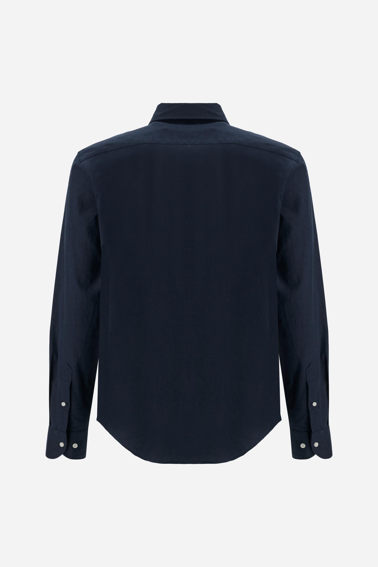 Men’s cotton and linen shirt with regular fit and French collar. Tone-on-tone embroidered logo and visible button placket. - Navy