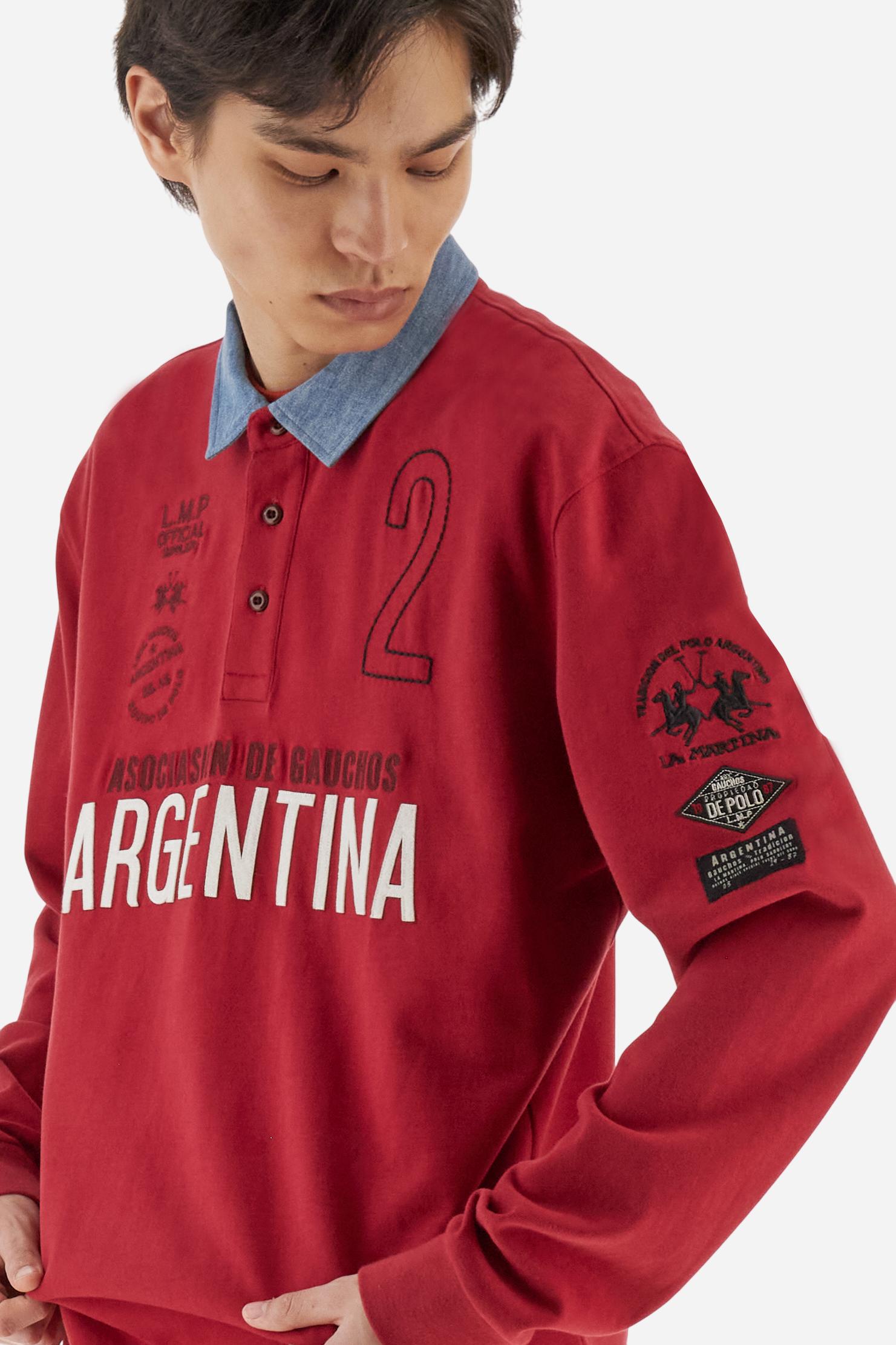 Men’s long-sleeve polo shirt in solid-colour cotton jersey with a warm touch. Contrast details on collar and three-button placket with mixed fabrics and colours. Patches and embroidery celebrate the Asociación Gauchos Argentinos. Small embroidered logo on the chest integrated with other graphics. Regular fit. The model wears size L. - Chili Pepper