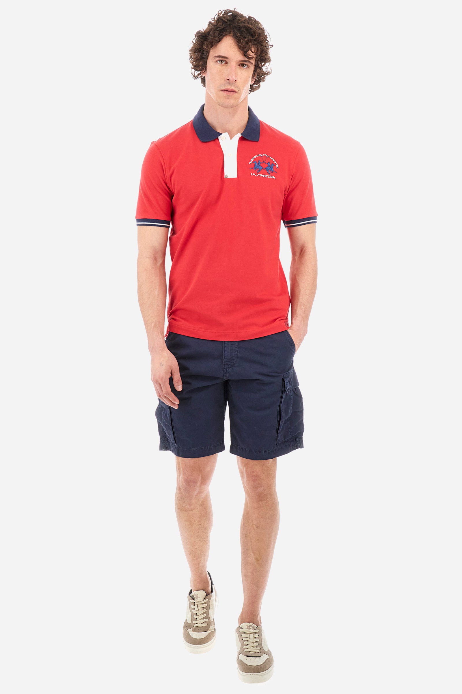 Men's single-colour short-sleeved polo in elasticated cotton. Fastens with two contrasting buttons. Ribbed collar and armholes in different shades. The "La Martina" lettering can be found under the collar. A large logo is embroidered on the chest. The fit is slim. The model wears a size L. - Formula One