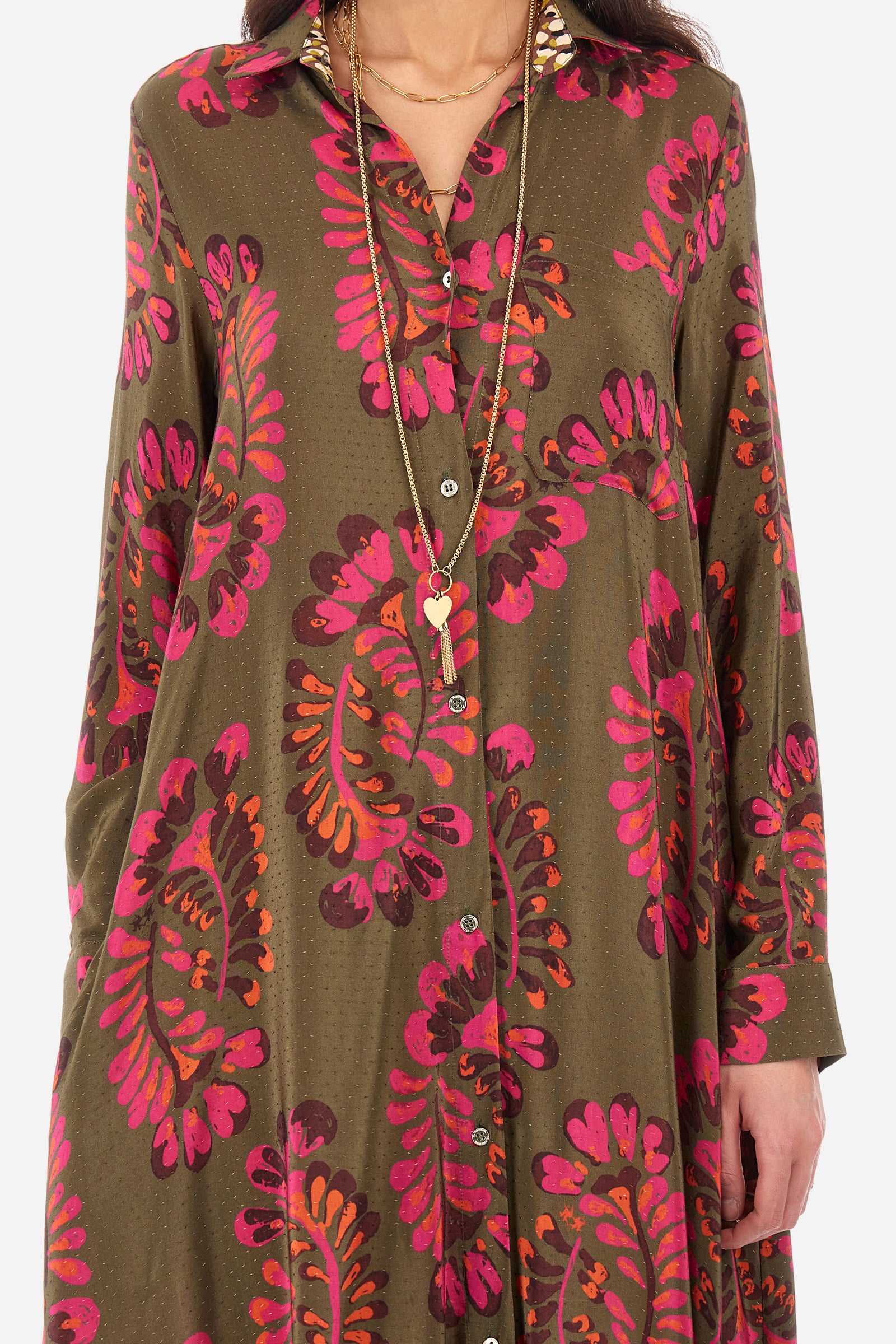 Women’s dress with long sleeves, made of satin viscose fabric. The rich floral prints recall the historic Argentina capsule collection. French collar. On the chest there is an open pocket. Button closure along the dress and cuffs. Straight and soft cut silhouette, long to the feet. Darts on the back. The fit is regular. The model wears a size IT40. - Military/Hotpink/Fre