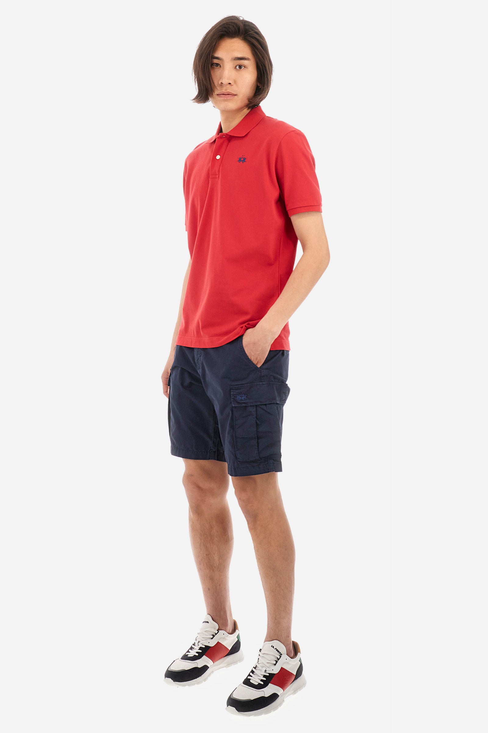 Men's plain-coloured, short-sleeved, regular-fit cotton polo shirt. Contrasting La Martina logo sewn onto the chest. This versatile garment goes perfectly with a pair of jeans from the collection. - Barbados Cherry