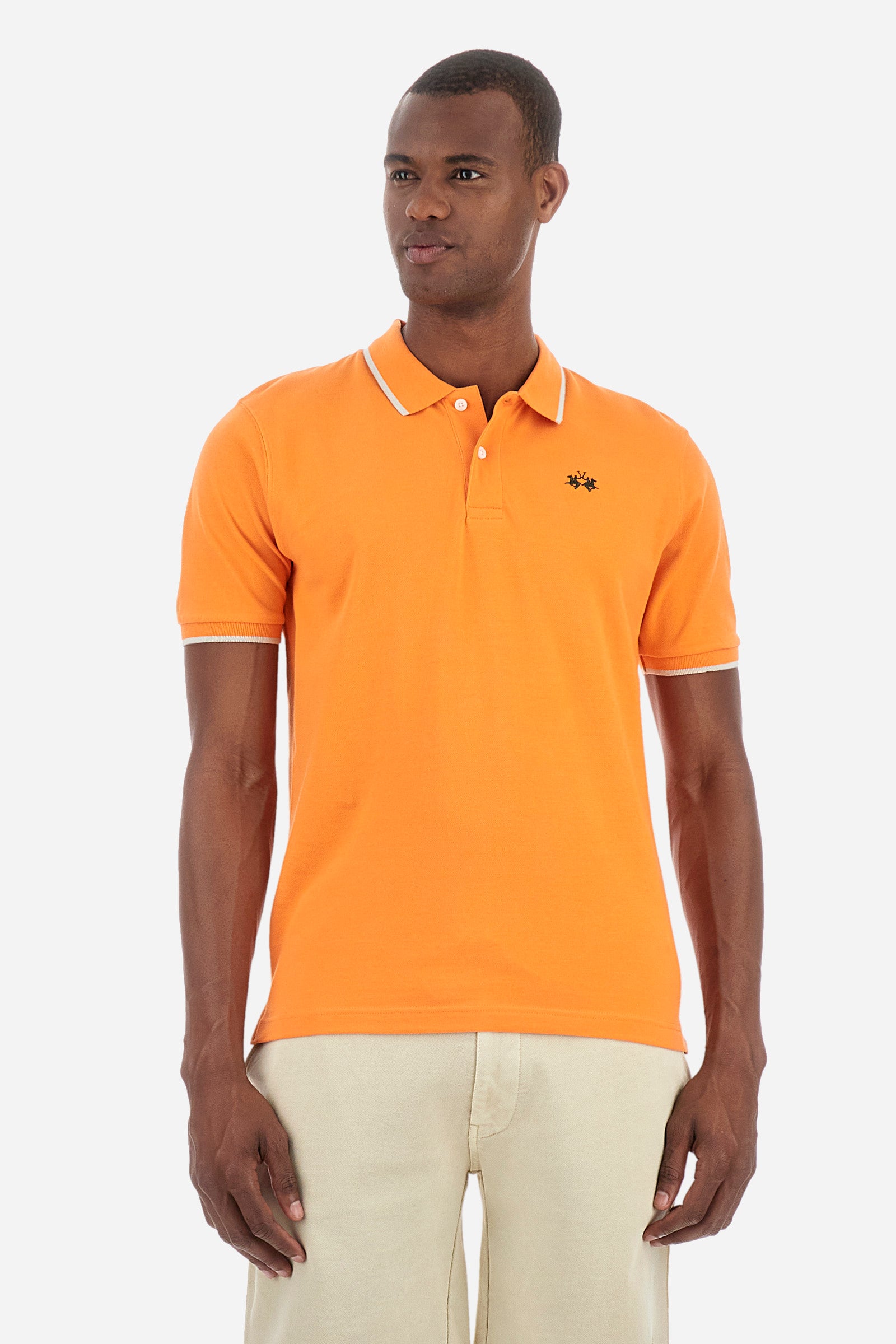 Men’s polo with short sleeves in stretch pique cotton. A classic La Martina, with a simple and linear style. The regular fit fits easily to any type of silhouette. A small La Martina logo is embroidered on the chest, in contrasting shades like the sleeve edge. The model is 187 cm tall and wears a size L. - Celosia Orange