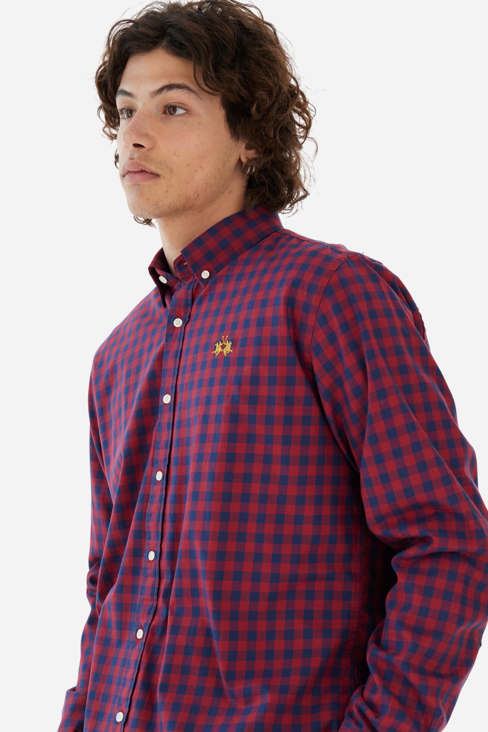Men's long-sleeved poplin shirt in bicolour checks. With button-down collar and personalised buttons, enriched by contrasting logo embroidery on the chest. Regular fit, comfortable and versatile. Model wears size L. - Navy/Formula One