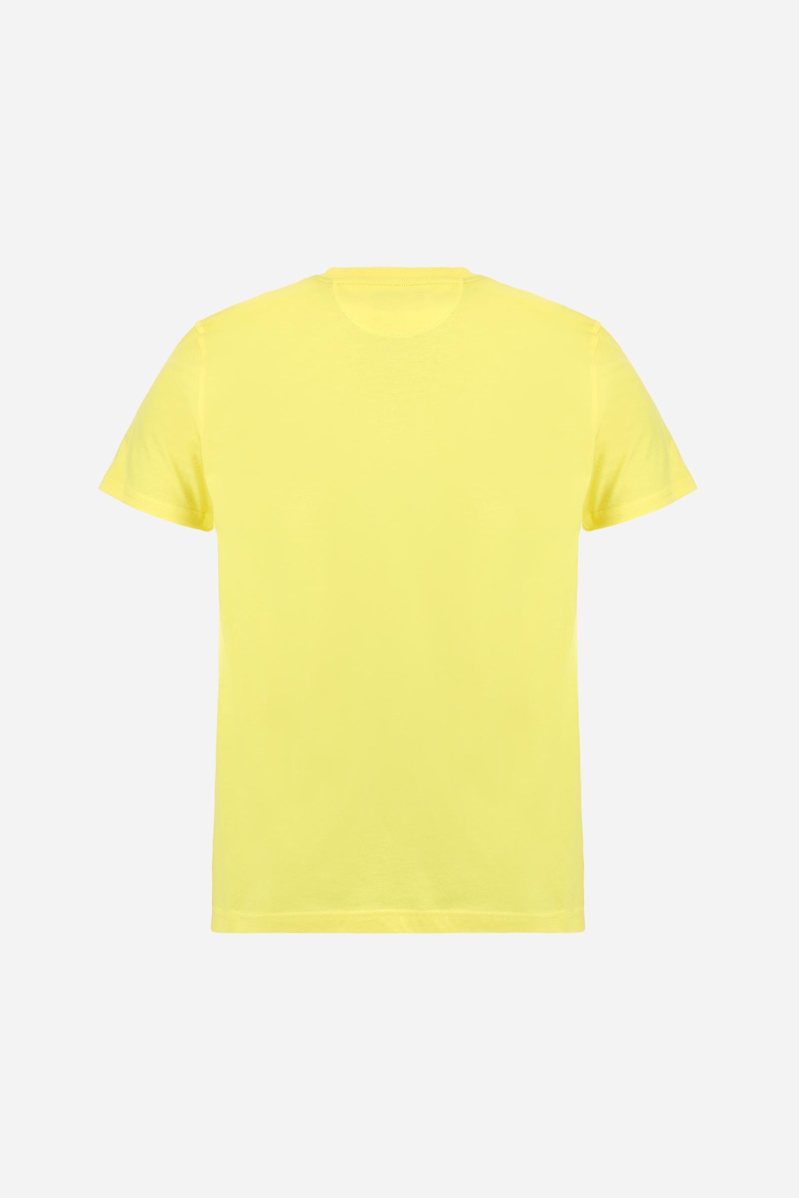 Men's plain short-sleeved T-shirt, made from 100% cotton. Large logo embroidered on the front. Regular fit. The model is wearing a size L. - Aurora