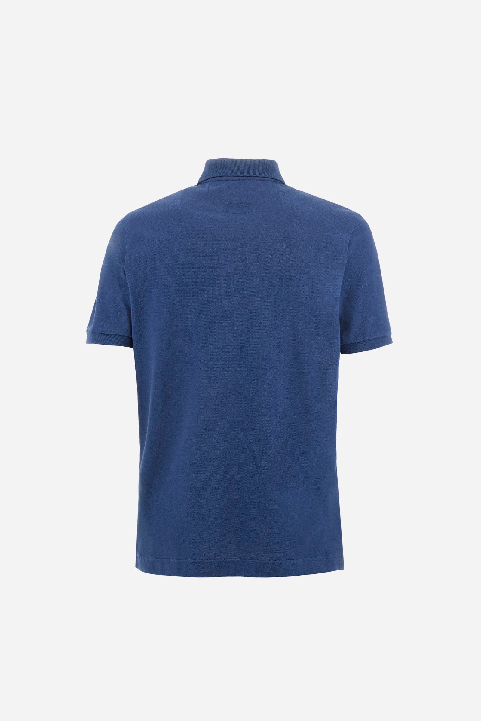 Men's plain-coloured, short-sleeved, regular-fit cotton polo shirt. Contrasting La Martina logo sewn onto the chest. This versatile garment goes perfectly with a pair of jeans from the collection. - Ensign Blue