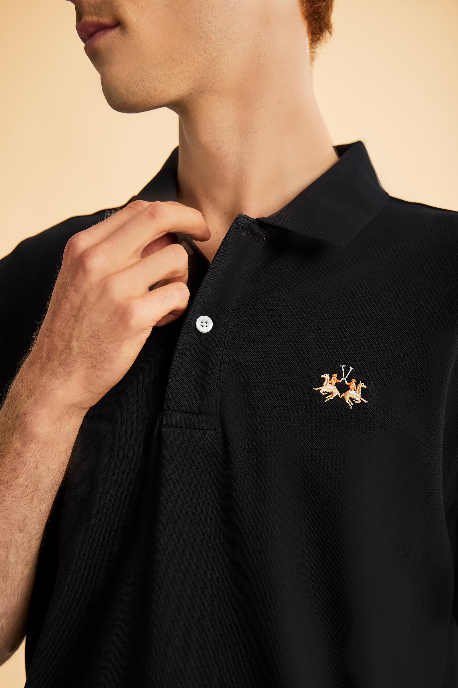 Men's short-sleeved cotton piqué polo shirt. Regular fit with fabric detail under the collar. - Black