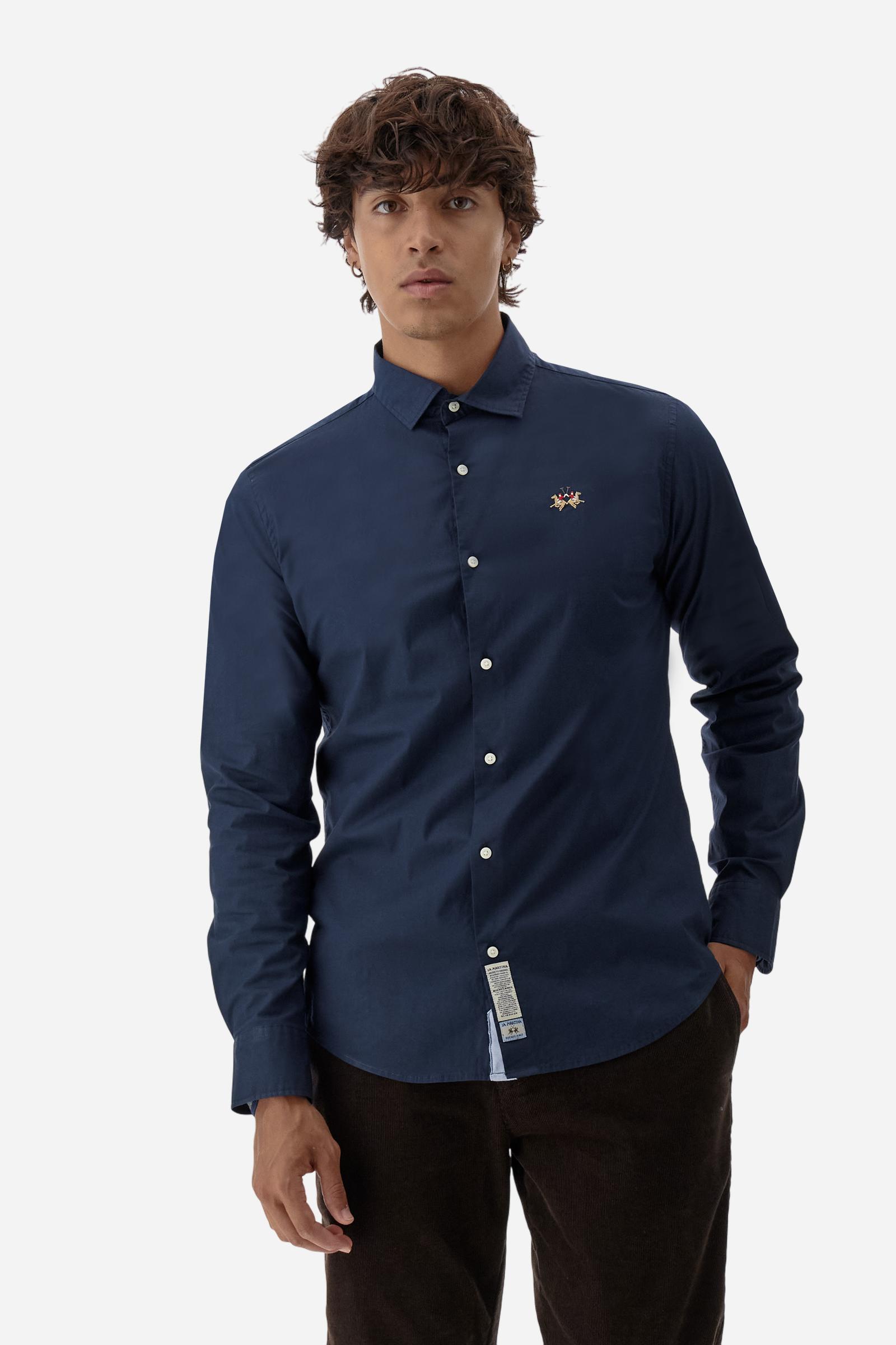 Men's long-sleeved shirt in cotton poplin. Slim fit with semi-cutaway collar. - Navy