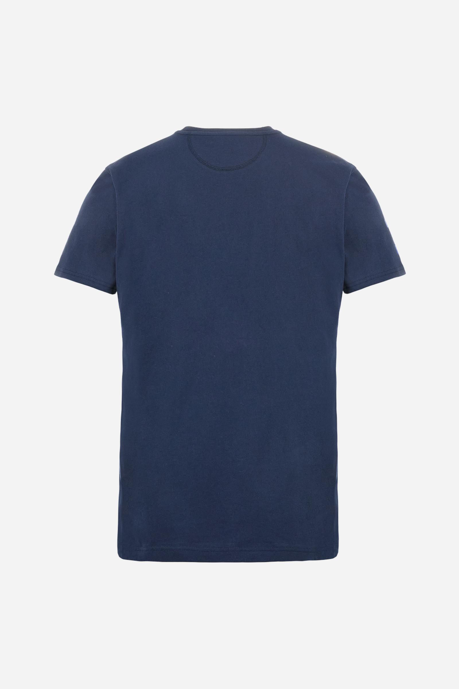 Men's single-colour crew-neck T-shirt with short sleeves, made of 100% cotton. The front features a printed logo and the lettering La Martina Polo. The number 3 is printed on one of the sleeves. Regular fit. The model is wearing a size L. - Navy