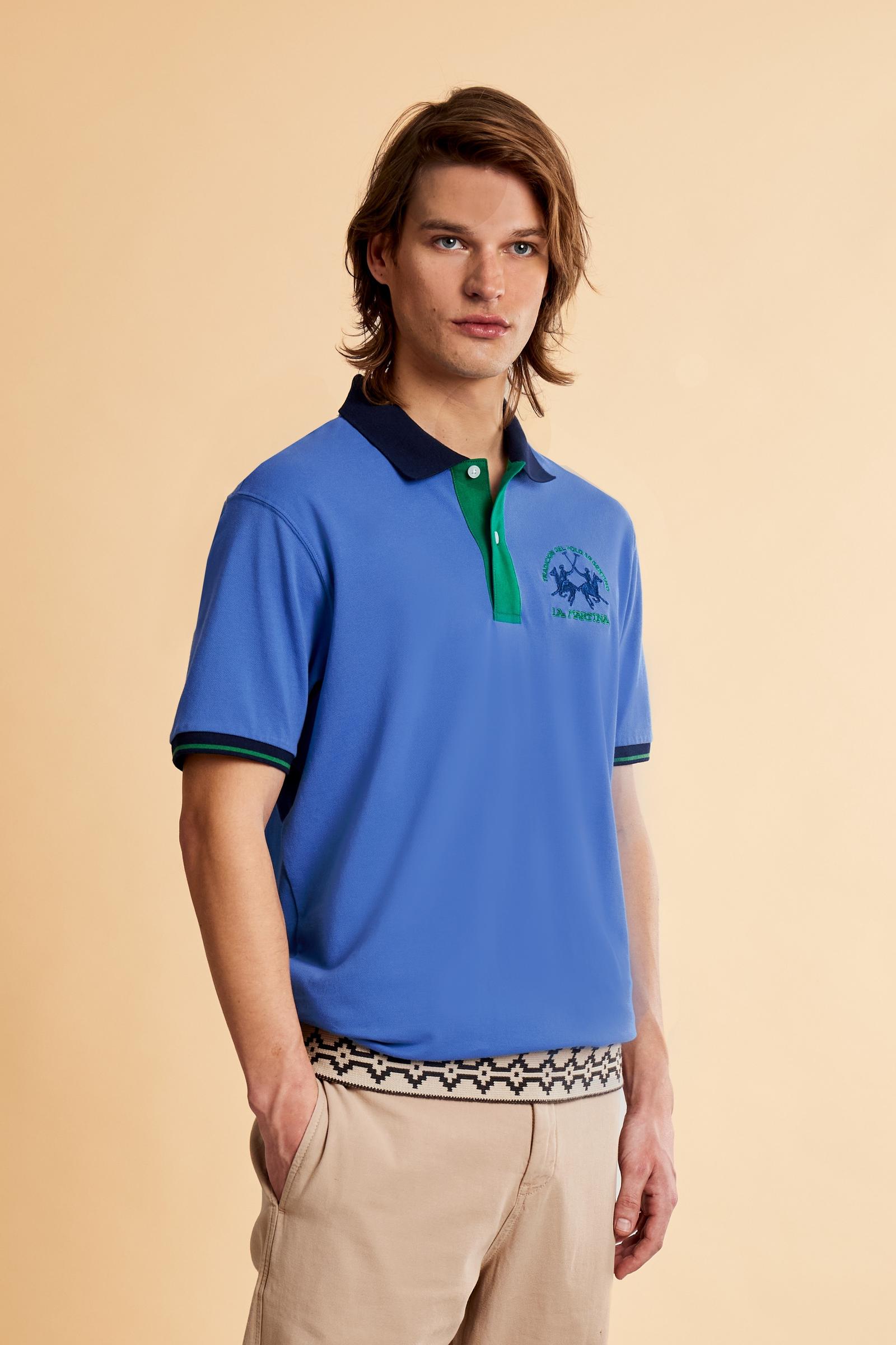 Men’s short sleeve stretch piqué polo shirt with regular fit, contrast ribbed details, printed under-collar and embroidered logo. - Riviera