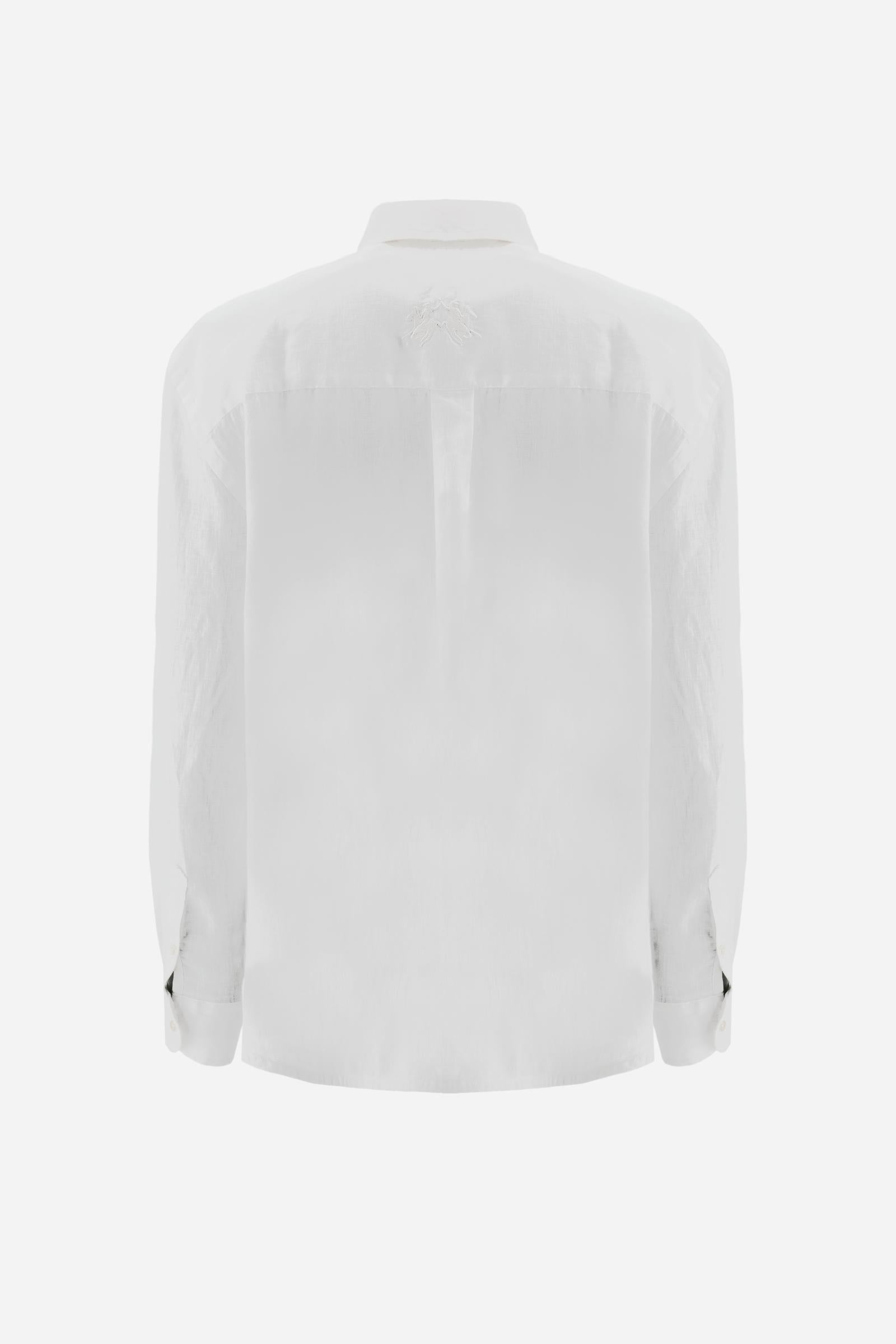 Women’s garment-dyed linen shirt with regular fit. Chest pocket with monogram and large tone-on-tone logo on the back. - Optic White