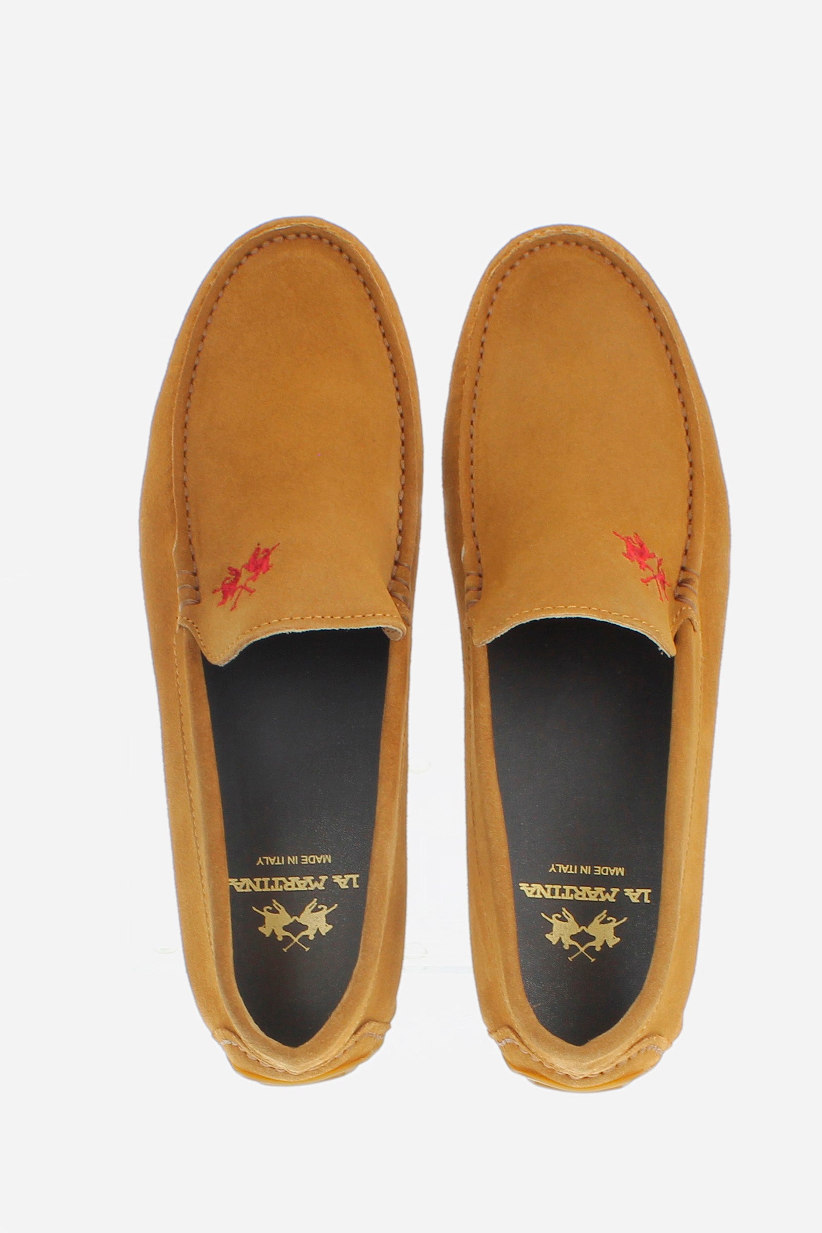 Men's loafers in soft suede for the summer season. Made using the tubular technique to give the model softness and flexibility. The full-colour suede is delicately punctuated by the embroidery of the logo in a contrasting colour on the faceplate and the hand-stitched ends of the faceplate. For both leisure and informal occasions, helping to create a sporty yet refined look. - TAUPE