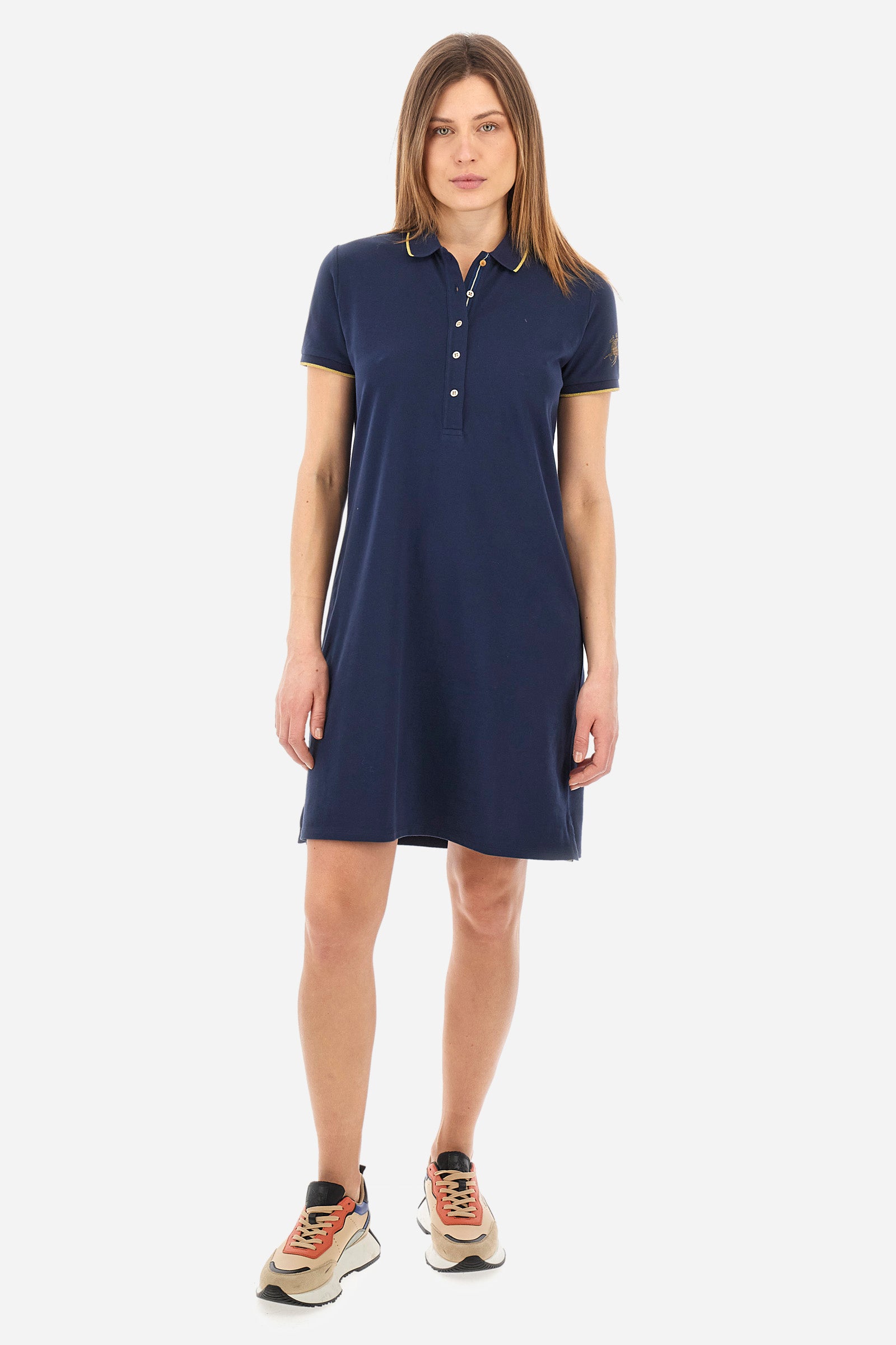 Single-colour short-sleeved dress made of elasticated cotton. Soft, straight cut silhouette, above-the-knee length. With a profiled and ribbed collar and armholes. Collar with contrasting rhinestone writing. With button fastening. The "La Martina" lettering can be found under the collar. A rhinestone logo is applied on one of the sleeves. The fit is regular. The model wears a size 2. - Navy