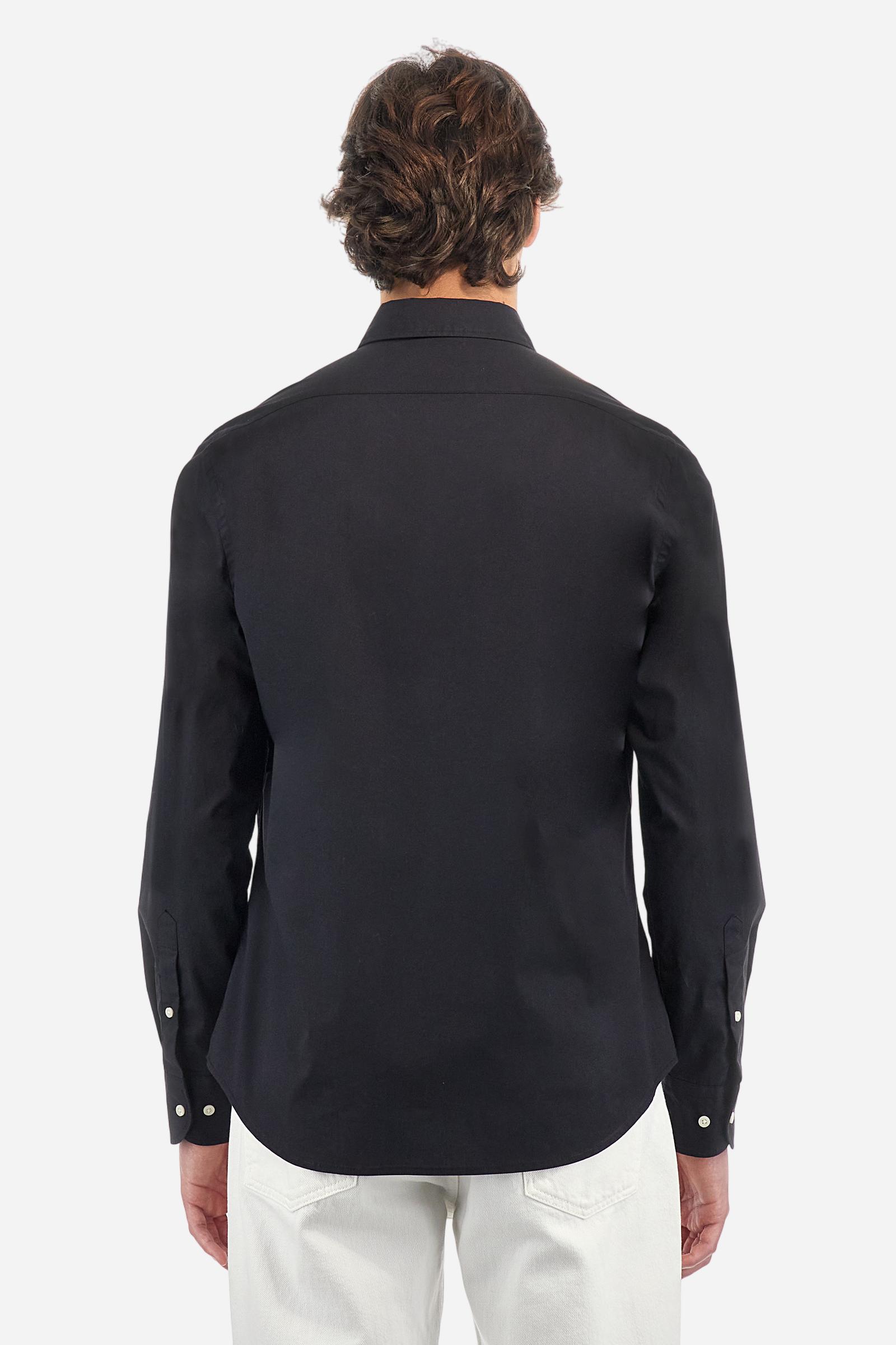 Men's plain long-sleeved shirt made from stretch cotton poplin for a comfortable fit. Featuring a button-down collar and woven labels at the bottom of the opening. A multicoloured logo is embroidered on the chest, over the heart, in contrasting thread. The slim fit ensures a sleek and modern look. The model is wearing a size L. - Black
