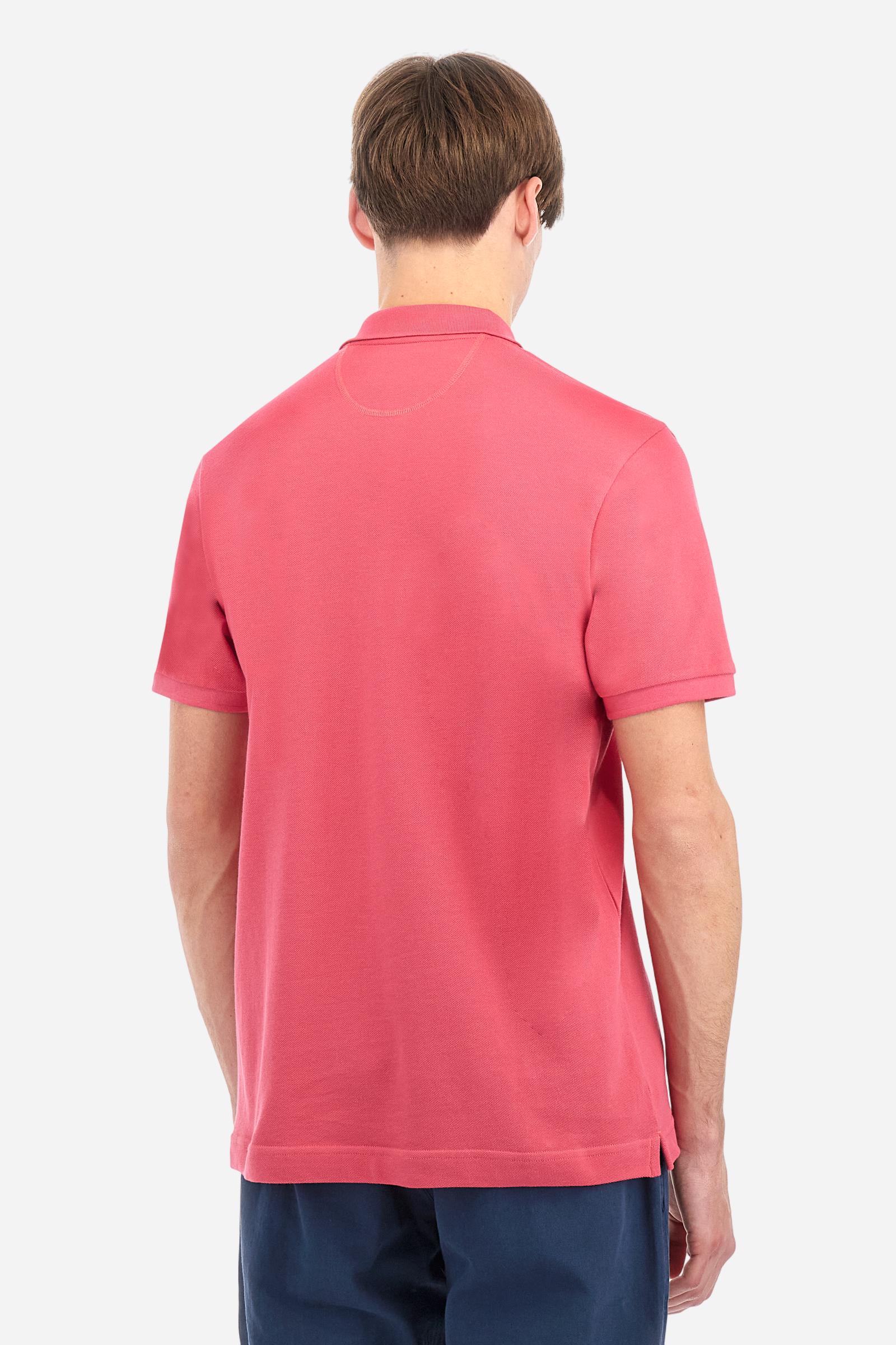 Men's plain-coloured, short-sleeved, regular-fit cotton polo shirt. Contrasting La Martina logo sewn onto the chest. This versatile garment goes perfectly with a pair of jeans from the collection. - Honey Suckle