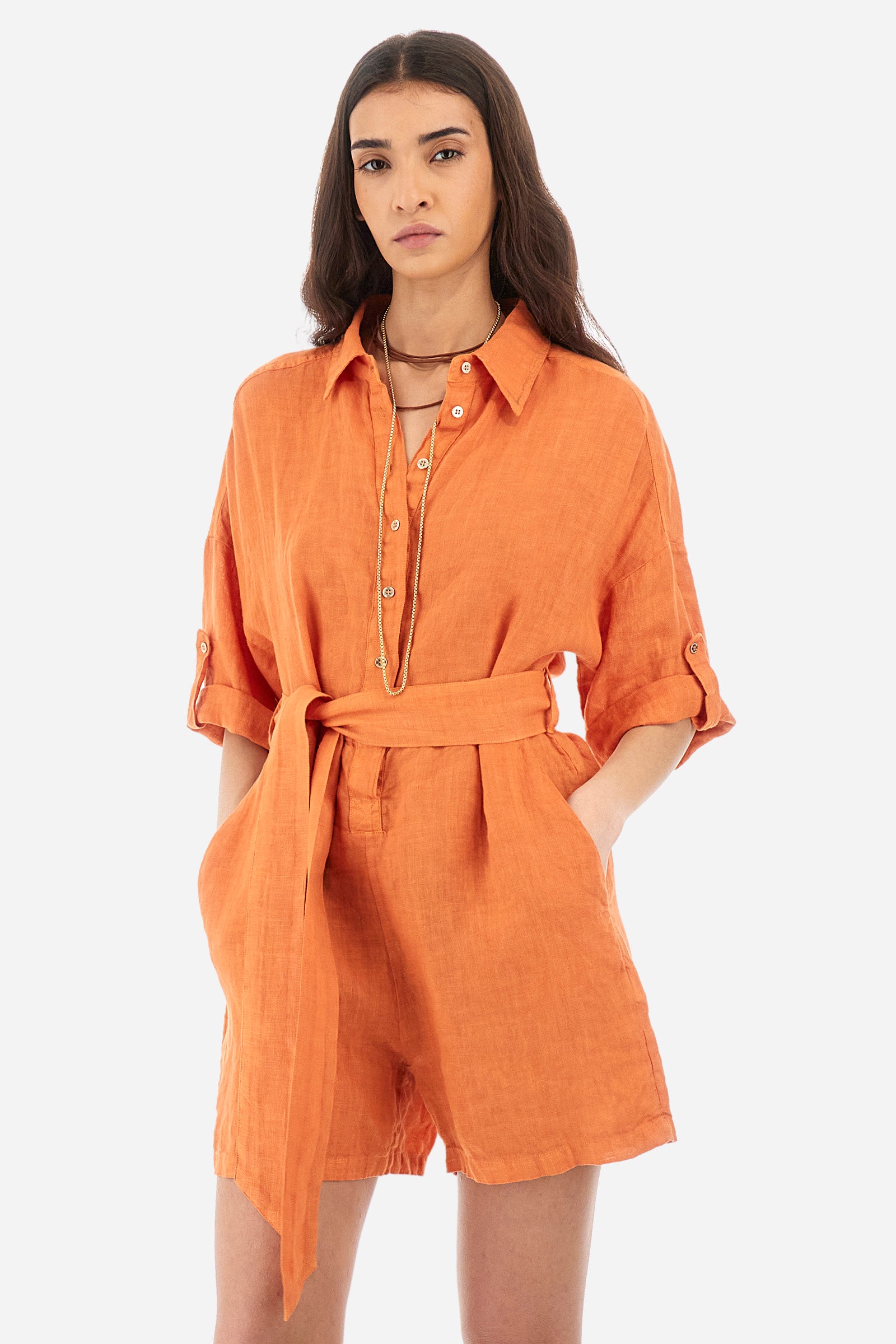 Women's one-piece playsuit with 3/4 sleeves with cuff and single-colour shorts. In 100% linen. French collar. With button fastening. Belt loops and fabric belt included. Featuring two front welt pockets and two back pockets. A logo and the lettering "La Martina" are embroidered on the back. The fit is regular. The model wears a size IT40. - Celosia Orange