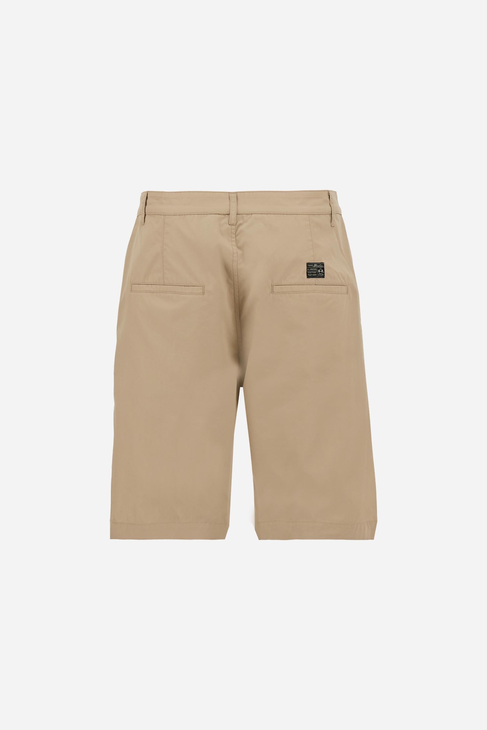 Men’s cotton poplin bermuda shorts with regular fit and knee length. American pockets and Black Edition label. - Humus