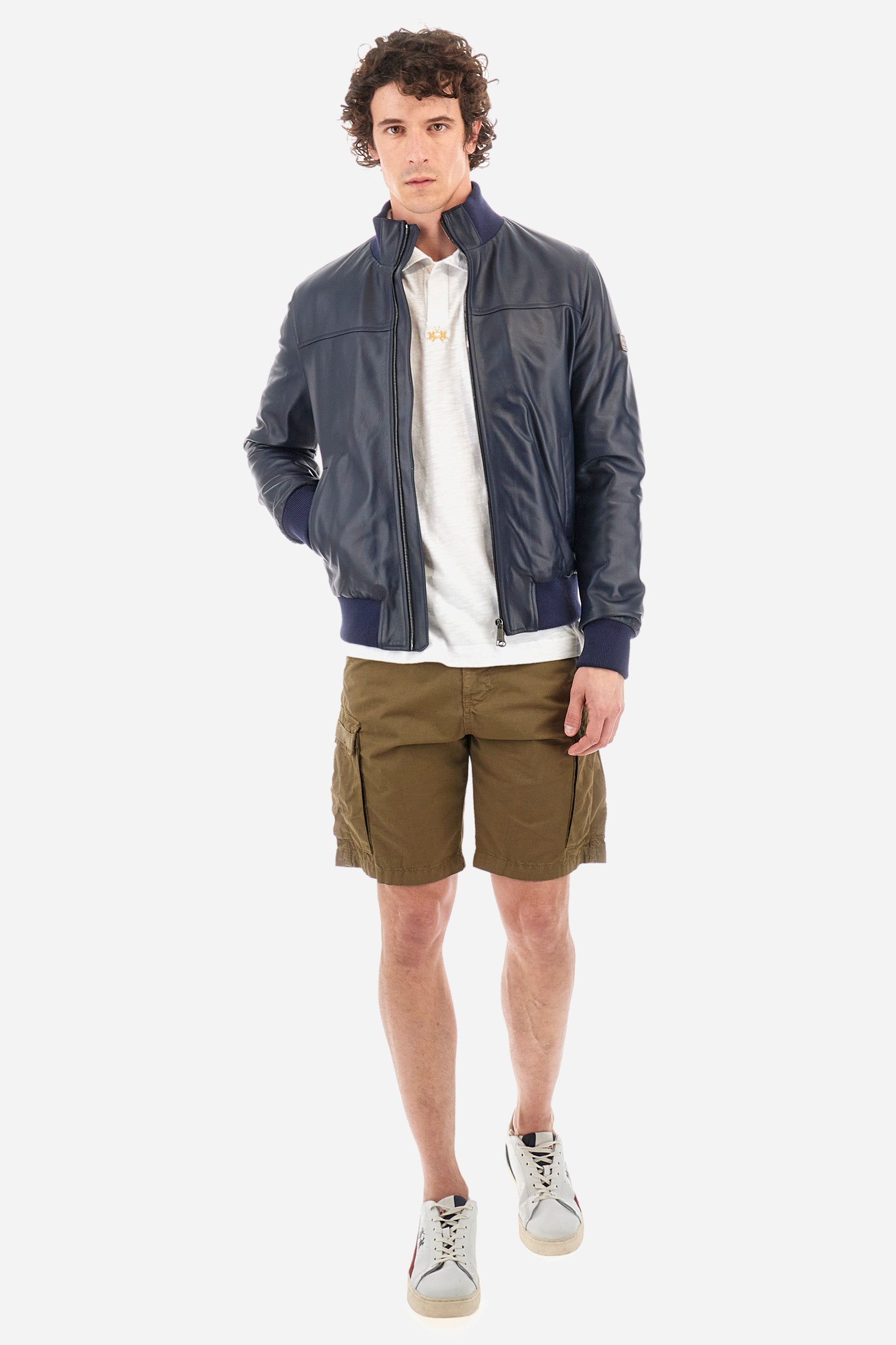 This is the iconic Polo 19-42 from La Martina. Men's short-sleeved polo shirt in solid color made of 100% slub jersey. With a regular fit, it has a collar and a double button closure while the La Martina logo is embroidered in small gold on the front under the placket. Ideal when worn with denim from the collection. Each Polo is kept in an exclusive logoed envelope and is accompanied by a certificate of guarantee. The model is 187 cm tall and wears a size L. - Optic White