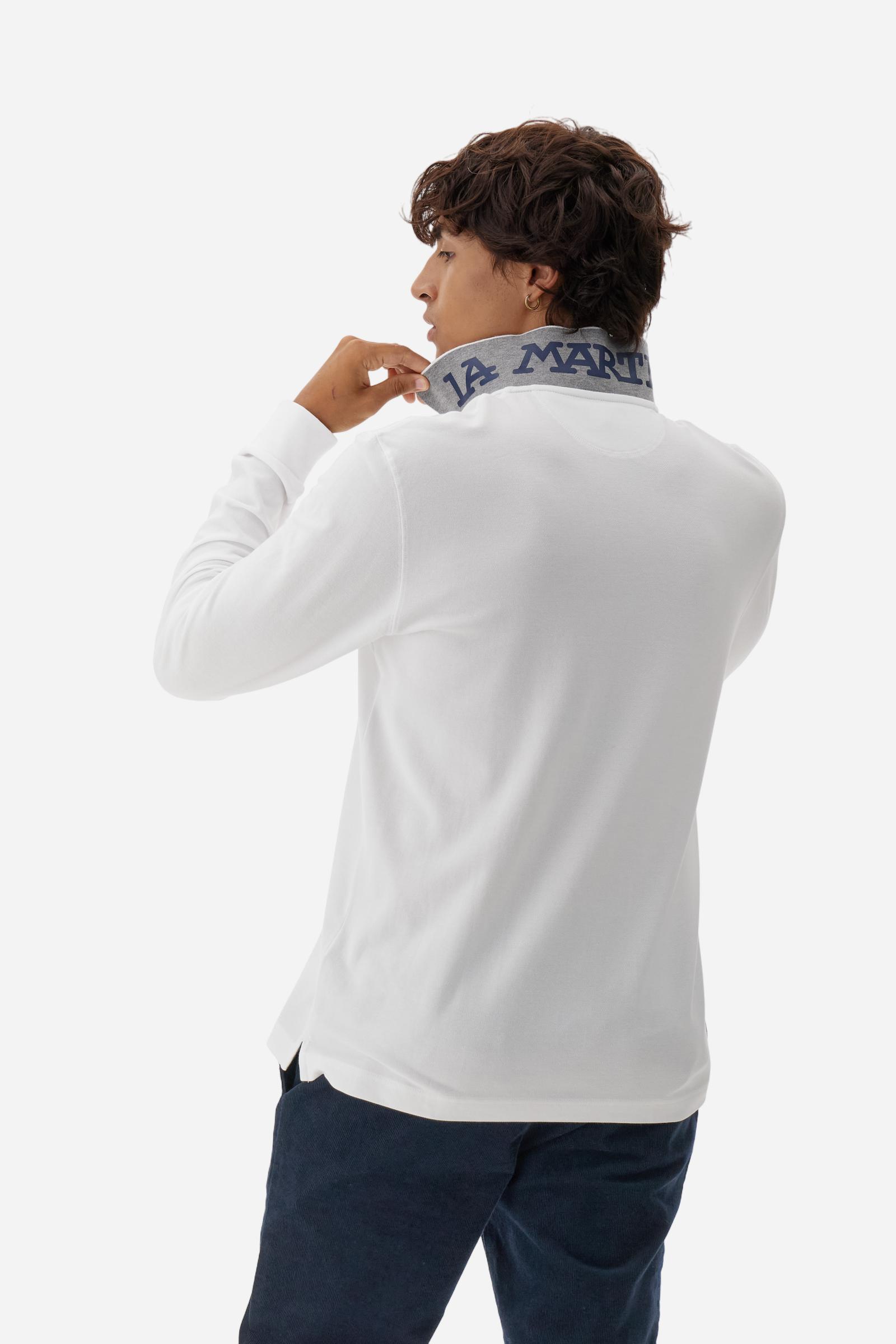 Men's long-sleeved solid colour polo shirt. Made of high-quality stretch Piqué. The collar and cuffs are in solid colour ribbing. The undercollar features a print of the iconic La Martina lettering in a contrasting colour. Featuring a logo embroidered on the chest in a contrasting colour. On the back at the bottom, the guarantee label typical of the brand's iconic models is applied. Regular fit. The model is wearing a size L. - Optic White