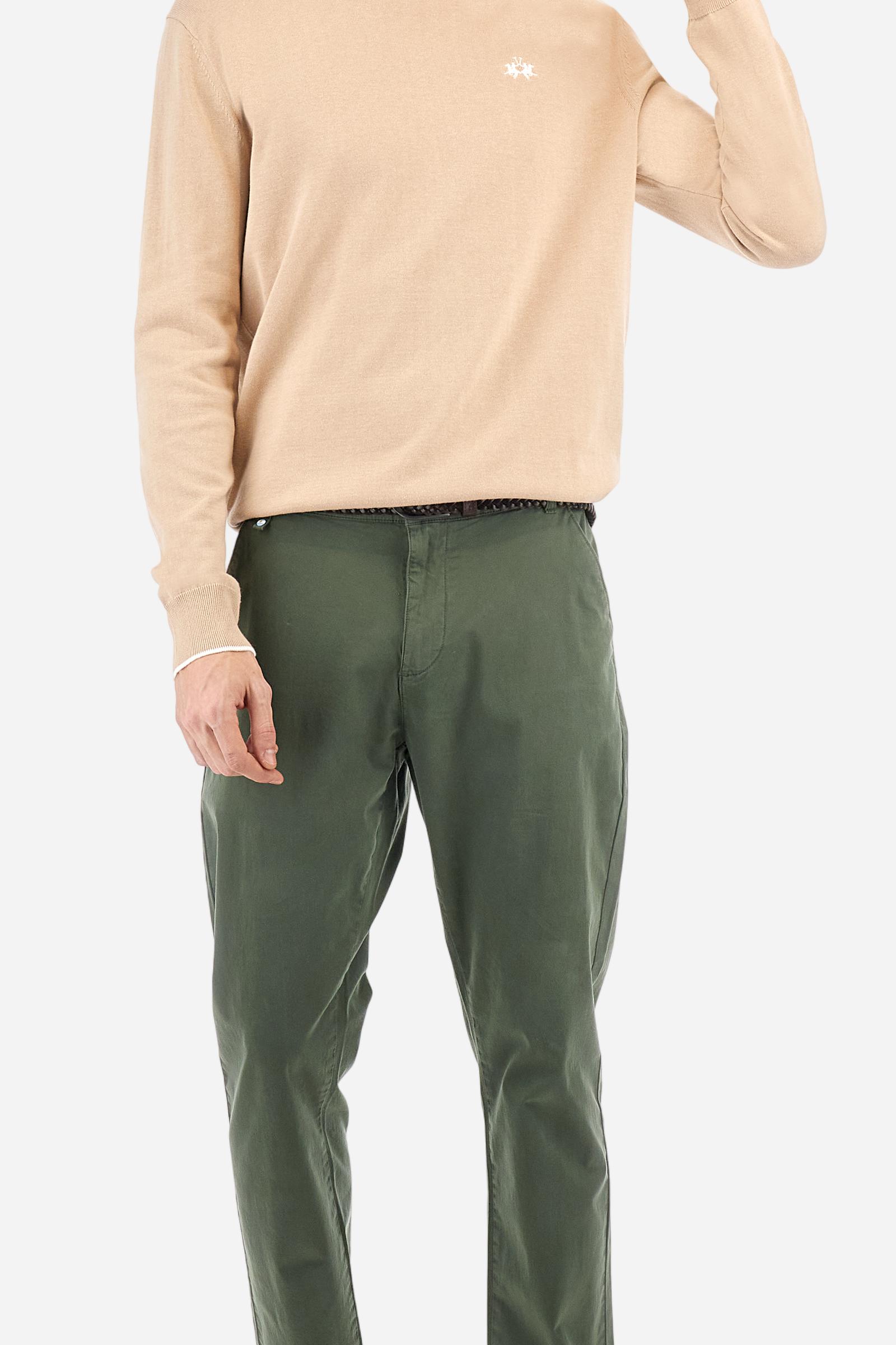 Men's plain long-sleeved pullover made of 100% combed cotton yarn. The collar is in two-tone ribbed knit: the exterior features the same tone as the jumper while the interior is in contrast. The cuffs and the band at the bottom are also made of ribbed knit. The cuffs also feature a contrasting stripe on the edge as a decorative motif. The logo is embroidered on the left side of the chest in contrasting thread. Regular fit. The model is wearing a size L. - Smoke Grey
