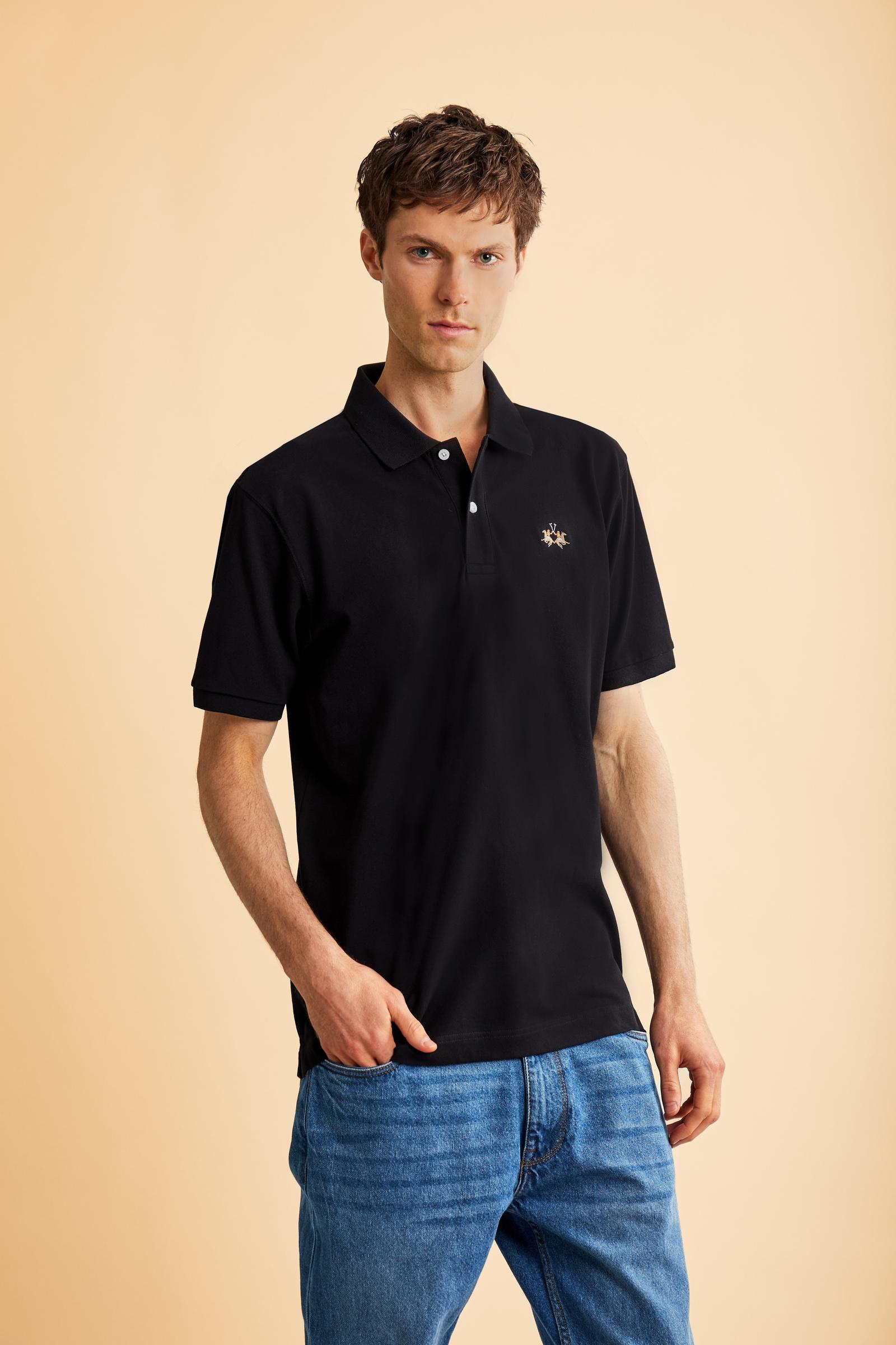 Men's short-sleeved cotton piqué polo shirt. Regular fit with fabric detail under the collar. - Black