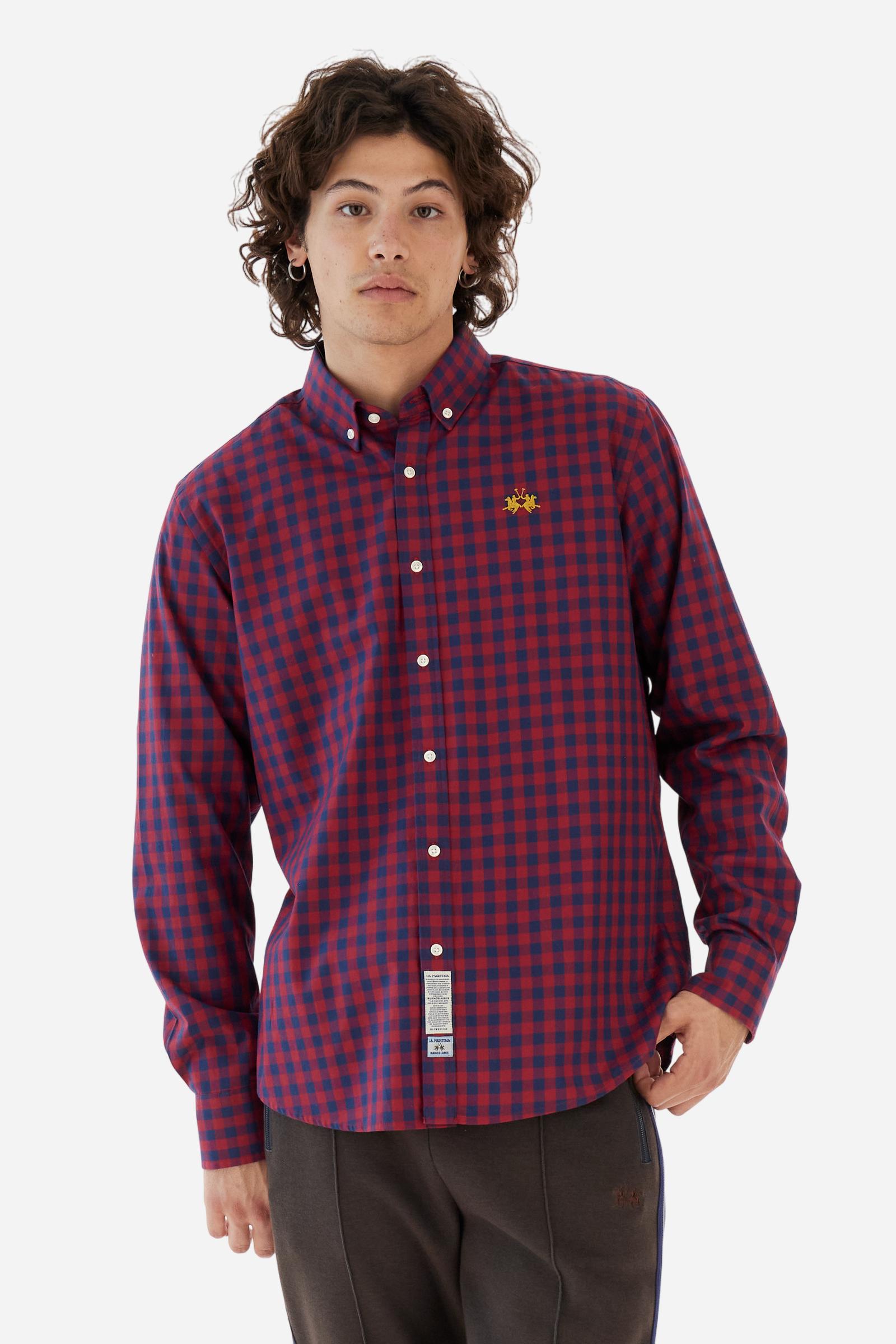 Men's long-sleeved poplin shirt in bicolour checks. With button-down collar and personalised buttons, enriched by contrasting logo embroidery on the chest. Regular fit, comfortable and versatile. Model wears size L. - Navy/Formula One