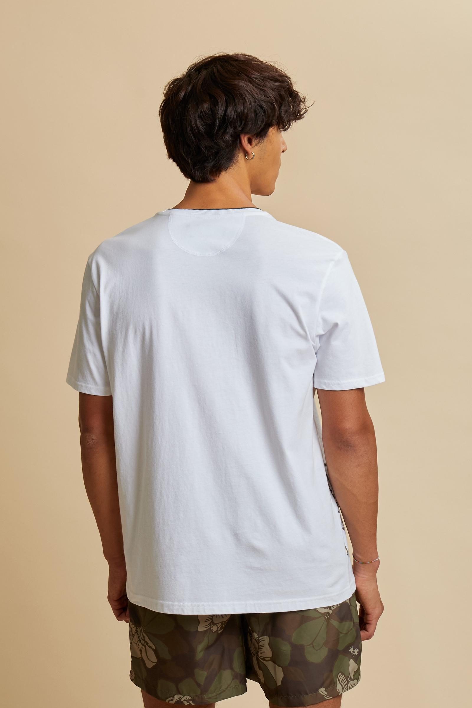 Men’s short-sleeve cotton jersey T-shirt. Crew-neck style with regular fit, enriched with embroidered crests and a large Guards print. - Optic White