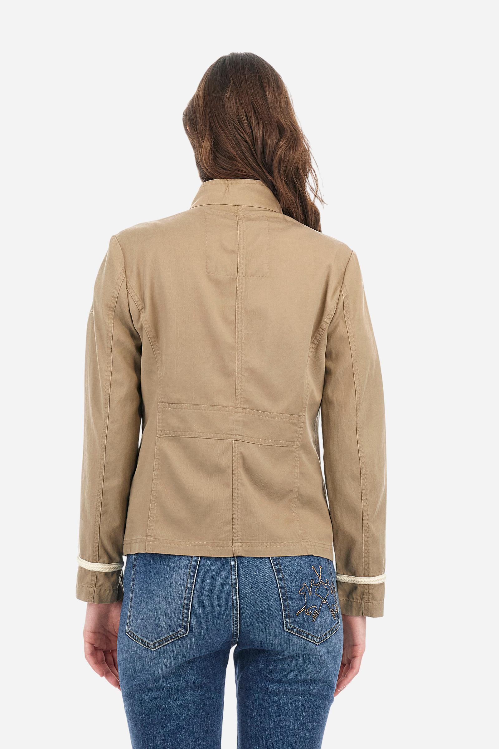 Women's long-sleeved safari jacket in a single colour, made of a cotton-modal blend drill.The front fastens with 5 metal buttons with heraldic motif. The front pockets are applied. Decorative braid-patterned trimmings are applied to the cuffs. The tone-in-tone logo graphic is embroidered on the left sleeve. Regular fit. The model is wearing a size 40. - Silver Lining