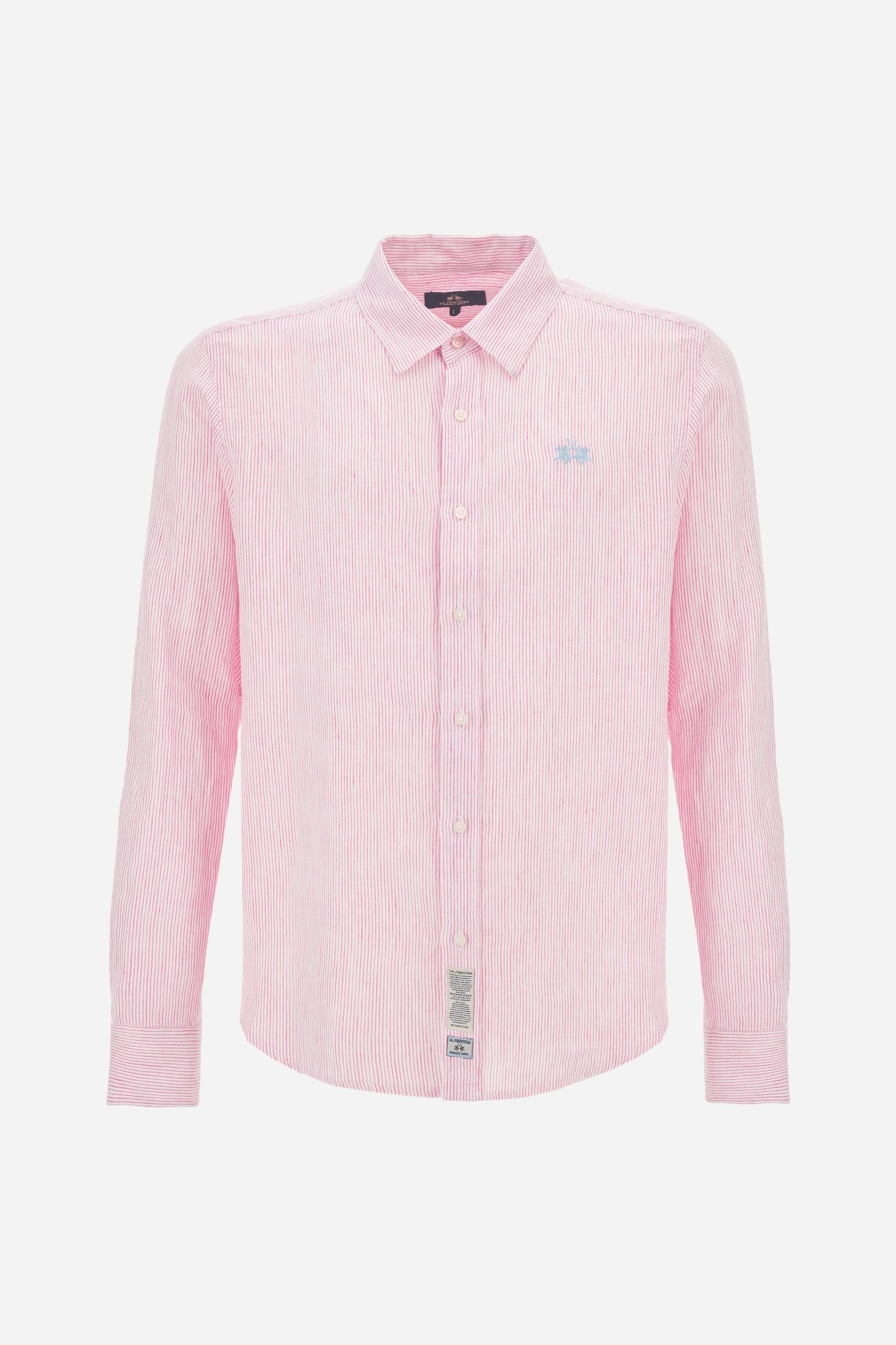 Shirt in 100% linen with vertical micro stripes and natural slub texture. Regular fit that follows the body. Embroidered logo on the chest and signature details on the placket. - Optic White/Poppy re