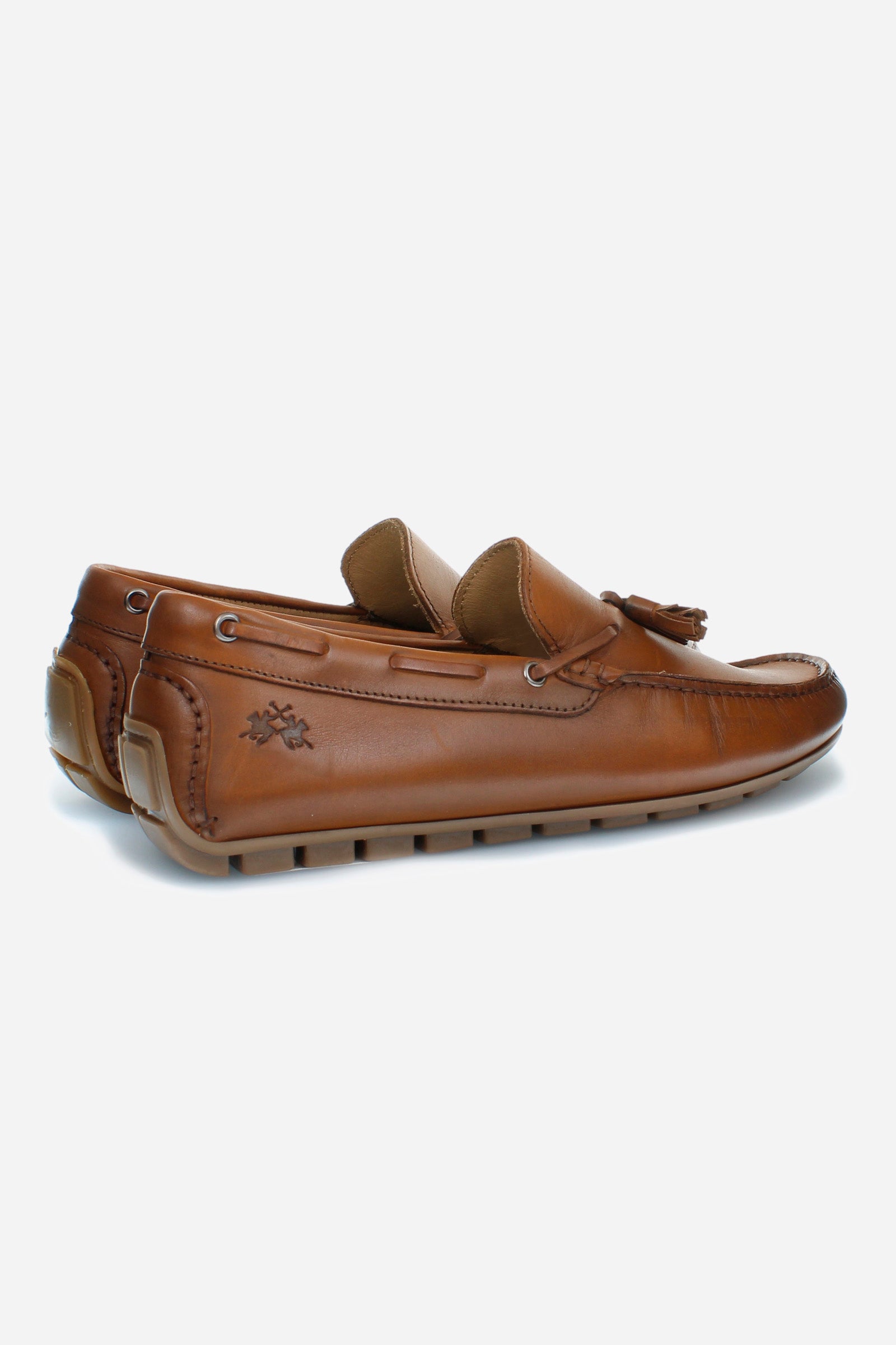 Soft leather loafer with a cord inspired by the boat shoe, ideal for an elegant and casual style. The sole with rubber tread guarantees grip and performance. The tonal cord with tassels, knotted on the vamp and threaded through metal eyelets, embellishes the design. The logo is embossed on the back. The hand stitching on the vamp and custom footbed reflect the craftsmanship of the shoe, ensuring a comfortable and refined fit. - COGNAC