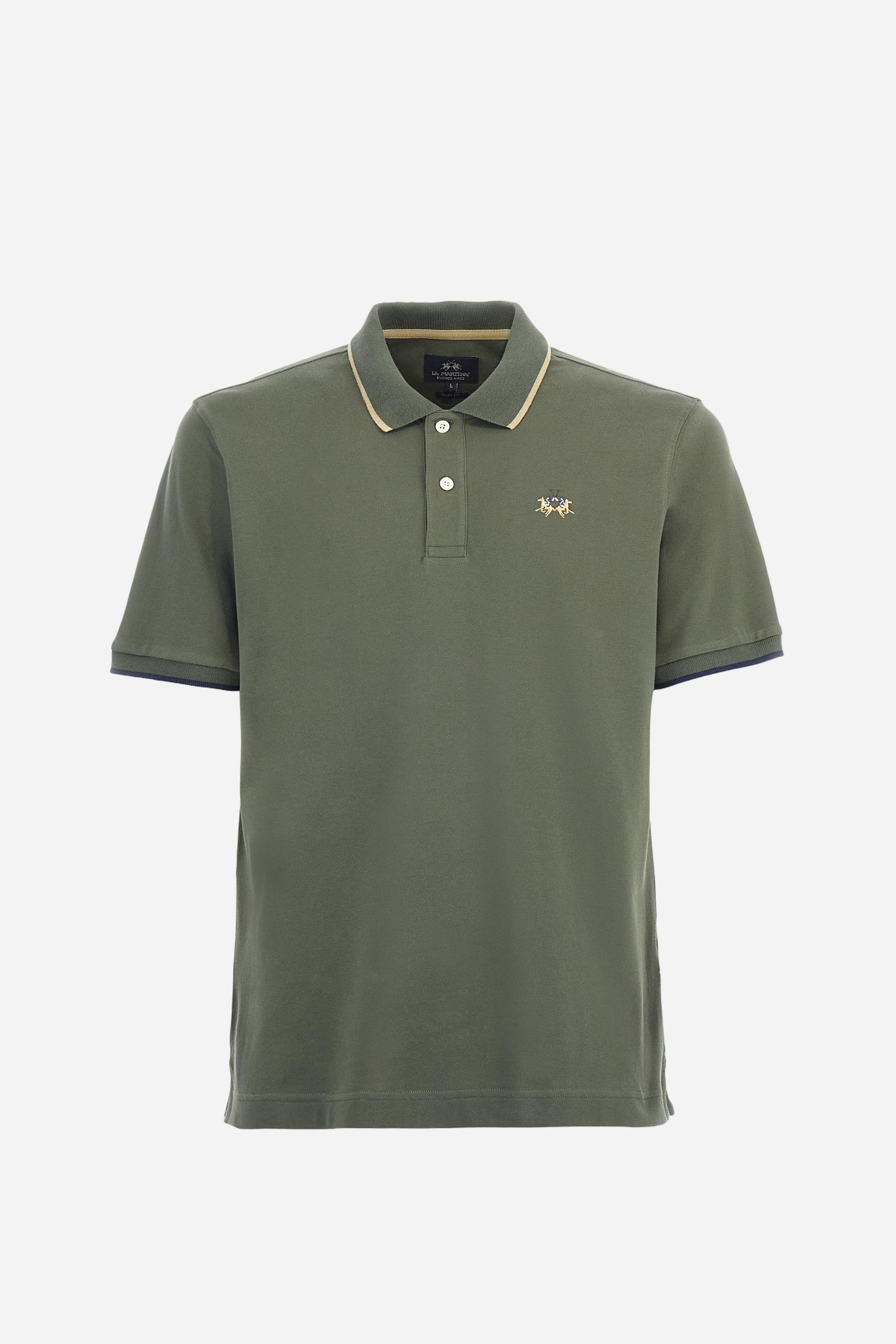 Short-sleeved, single-colour men's polo shirt made of stretch cotton piqué. Fastens with two buttons. The collar and cuffs are ribbed, and there is a colour-contrasting trim at the bottom of the collar. Inside the collar there is a grosgrain ribbon of a different shade. The logo is embroidered on the chest in a contrasting colour. The fit is slim. The model is wearing a size L. - Thyme
