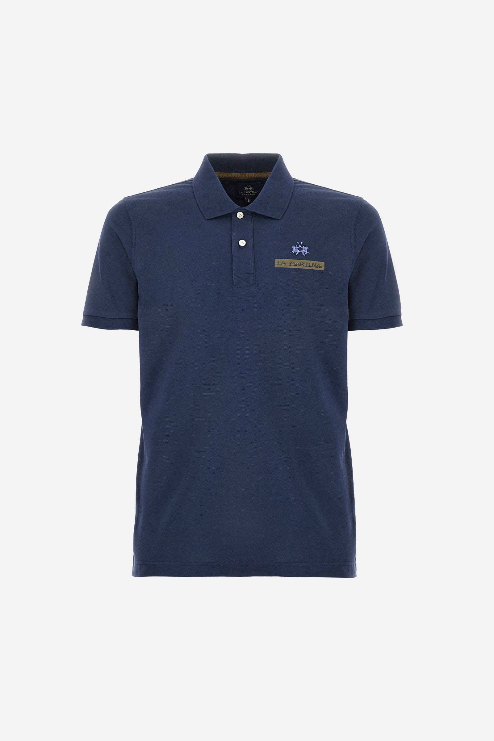 Men’s polo shirt in solid color with short sleeves, made of 100% cotton piquet. Two button closure. Contrasting lettering on the front and large print with the La Martina logo on the back recall the Polo Experience that wants to highlight the historic Argentina capsule collection. Round sleeves and profiled waistband. The fit is regular. The model wears a size L. - Navy