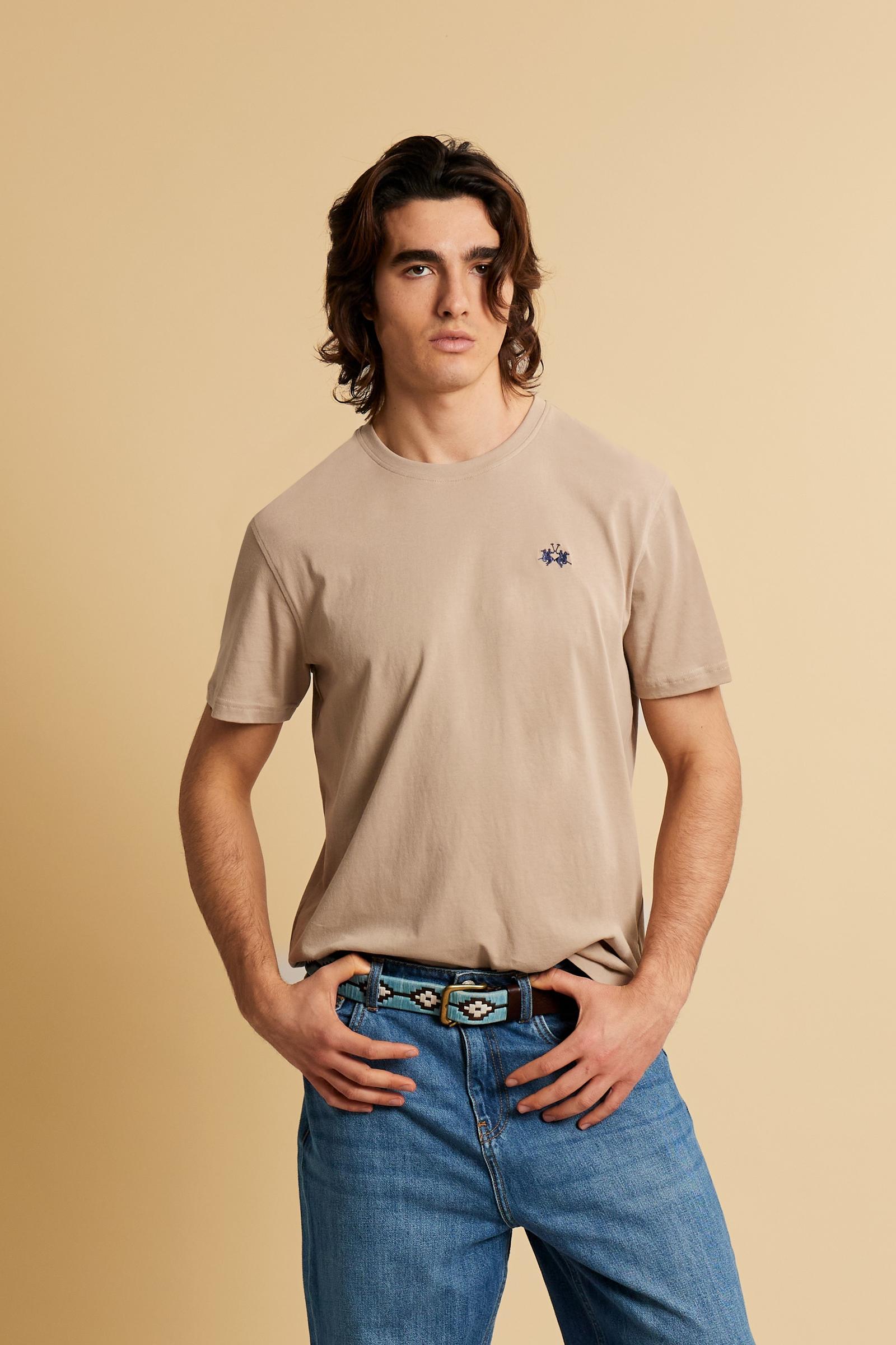 Men’s cotton jersey T-shirt with regular fit and ribbed crew neck. Small contrast embroidered logo. - Humus