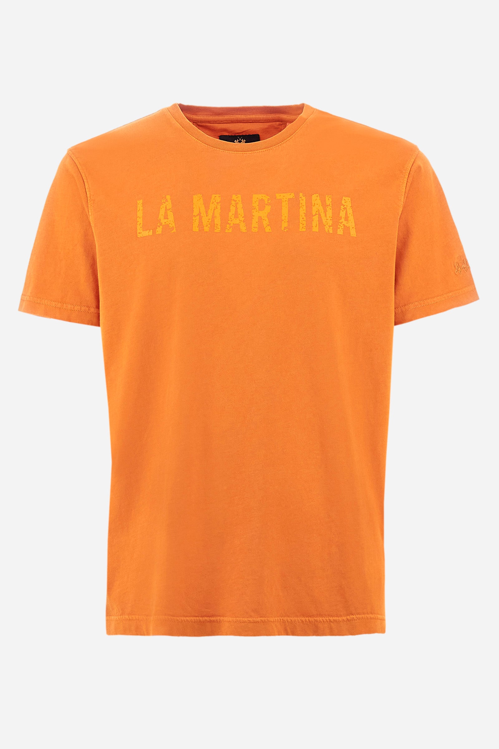 Men's short-sleeved T-shirt with a crew neck in a single colour. Made of 100% cotton. On the front we find the writing "La Martina". A small logo is embroidered tone-on-tone on one of the sleeves. Regular fit. The model wears a size L. - Marmelade