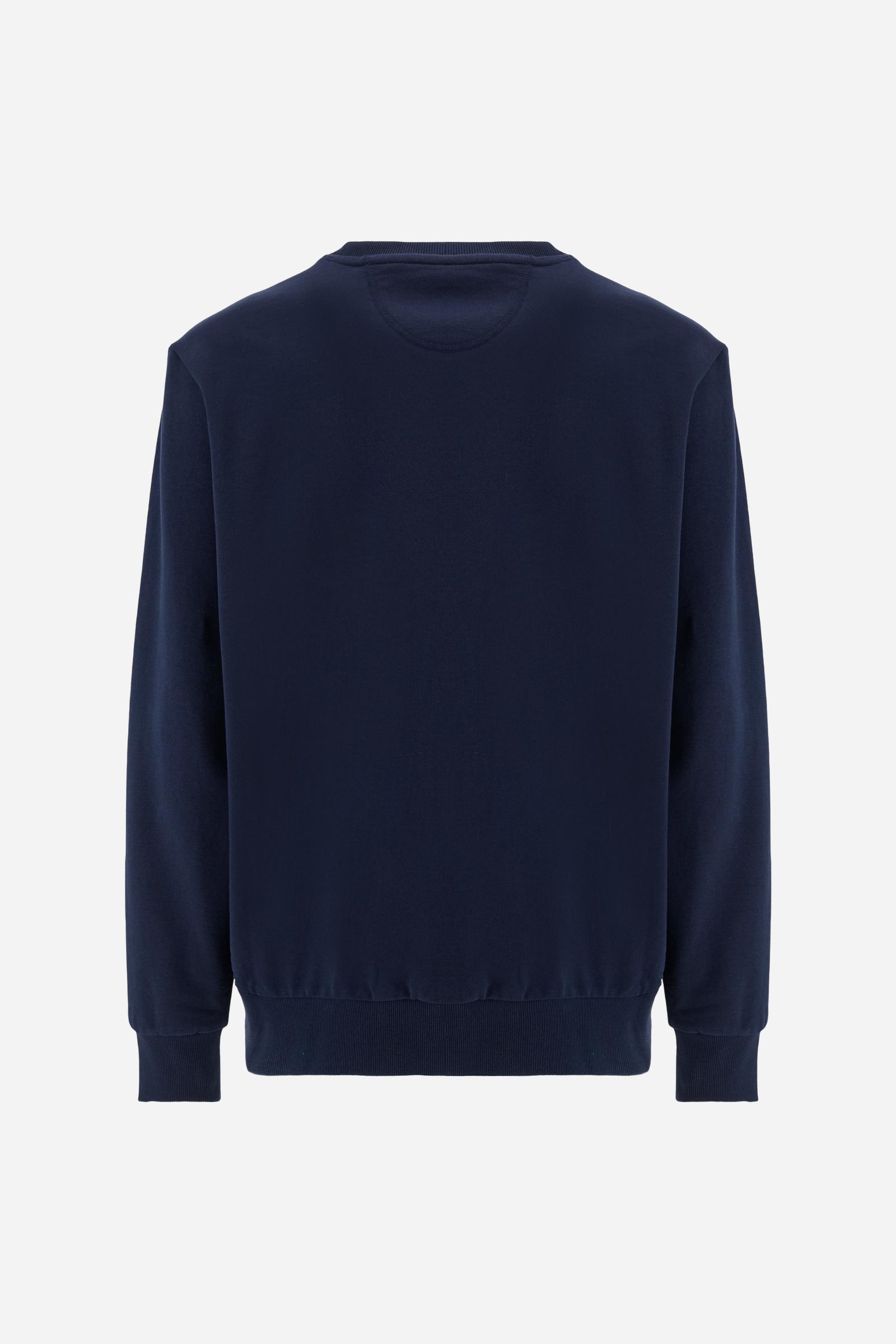 Men’s long-sleeve sweatshirt in soft cotton French Terry. Crew-neck, ribbed cuffs, regular fit, and V-detail under neckline. Timeless essential with logo. - Navy